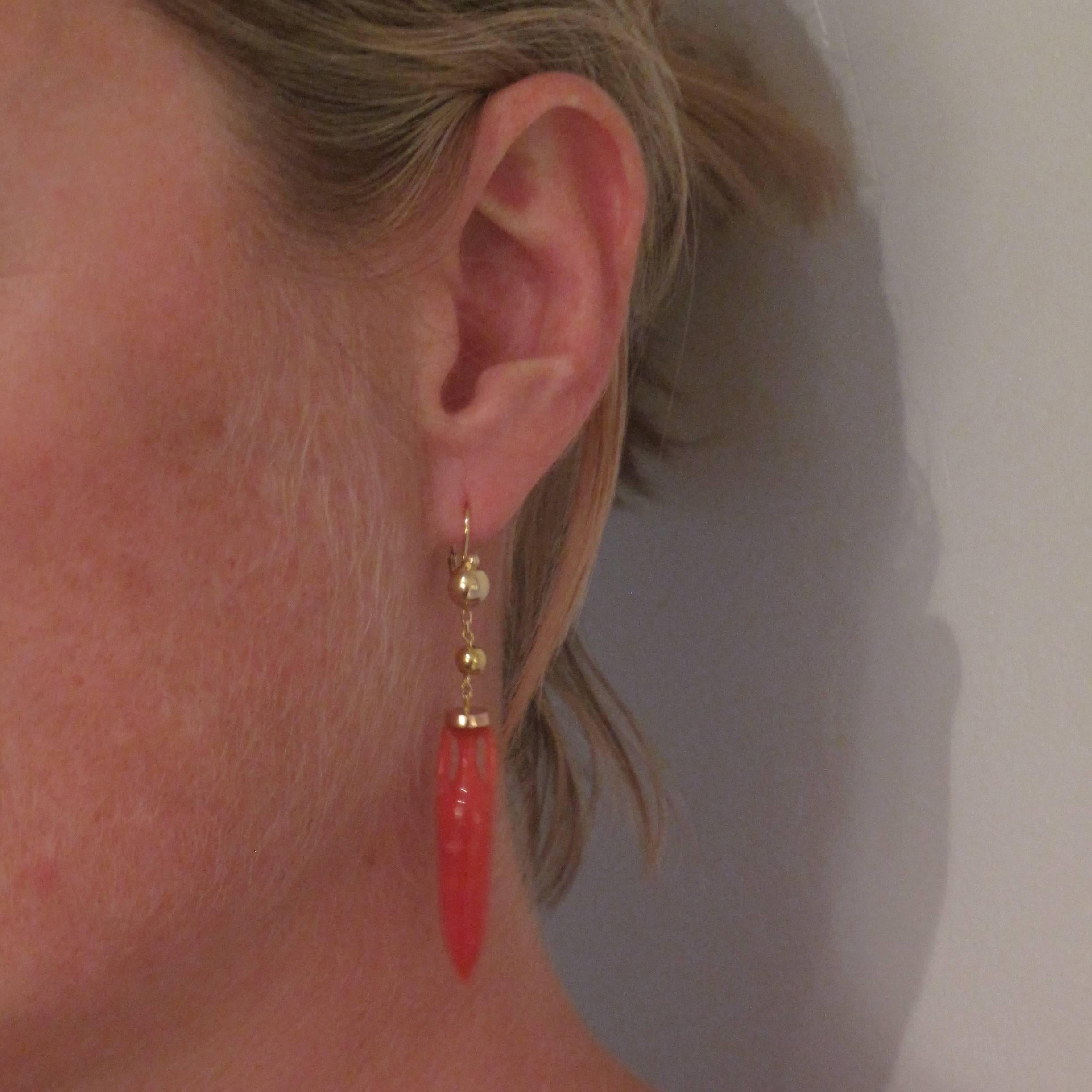 Baume Torre del Greco Coral Gold Dangle Earrings  In New Condition In Poitiers, FR