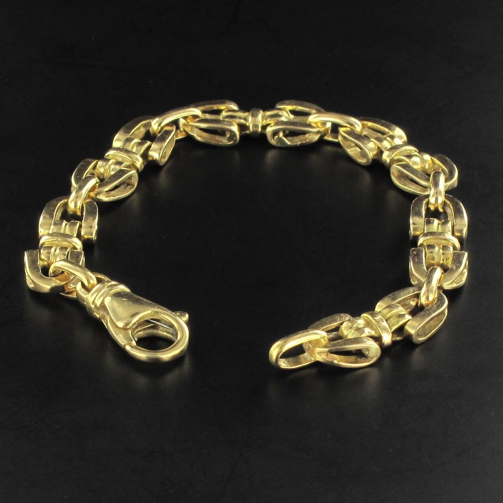 1960s French Gold Stirrup Link Bracelet In Excellent Condition In Poitiers, FR