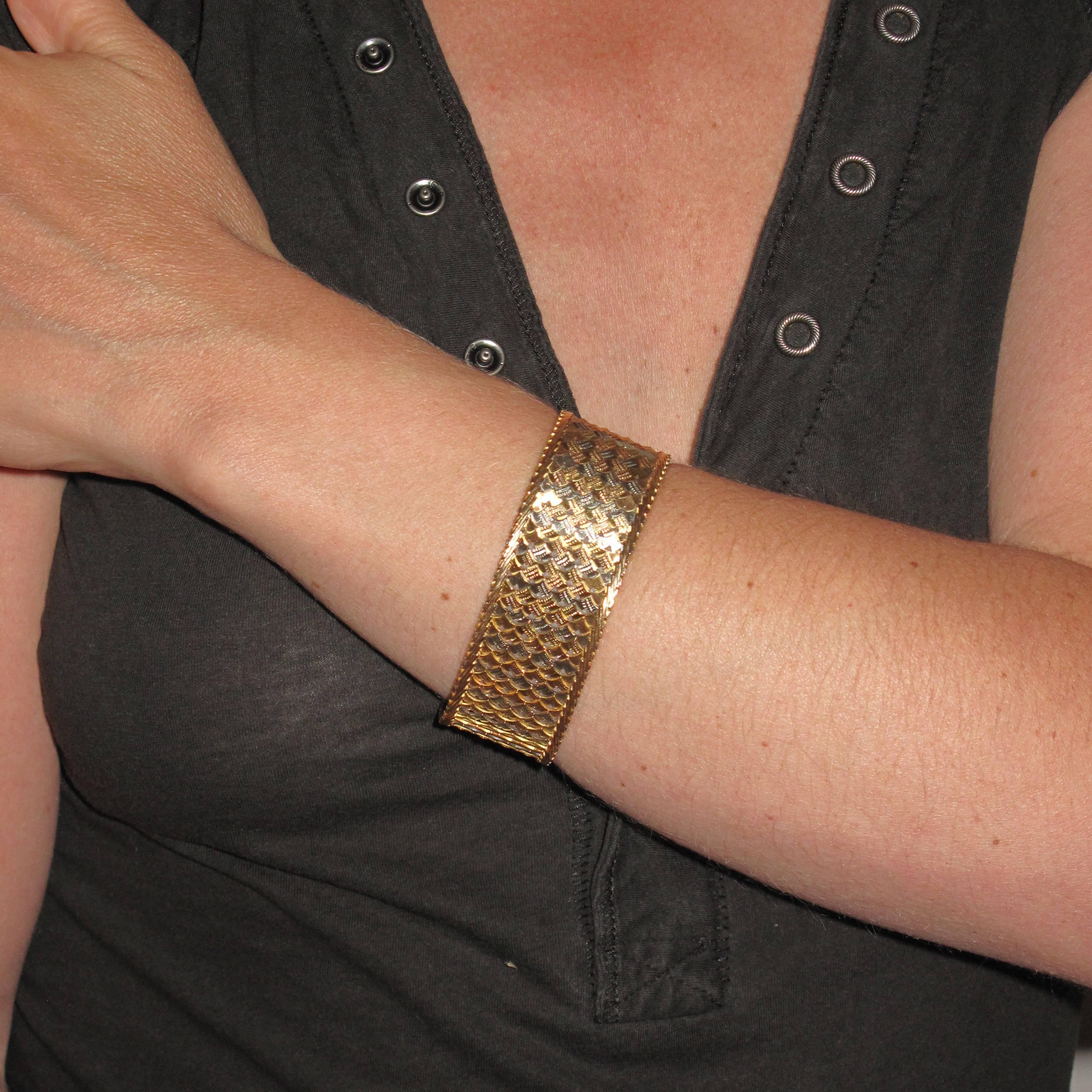 1960s Two Color Gold Woven Bracelet  In Excellent Condition In Poitiers, FR