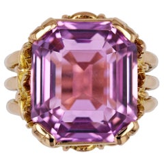 French Retro 1960s 19.39 Carats Kunzite 18 Karat Yellow Gold Cocktail Ring