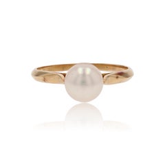 French 20th Century Cultured Pearl 18 Karat Yellow Gold Solitaire Ring