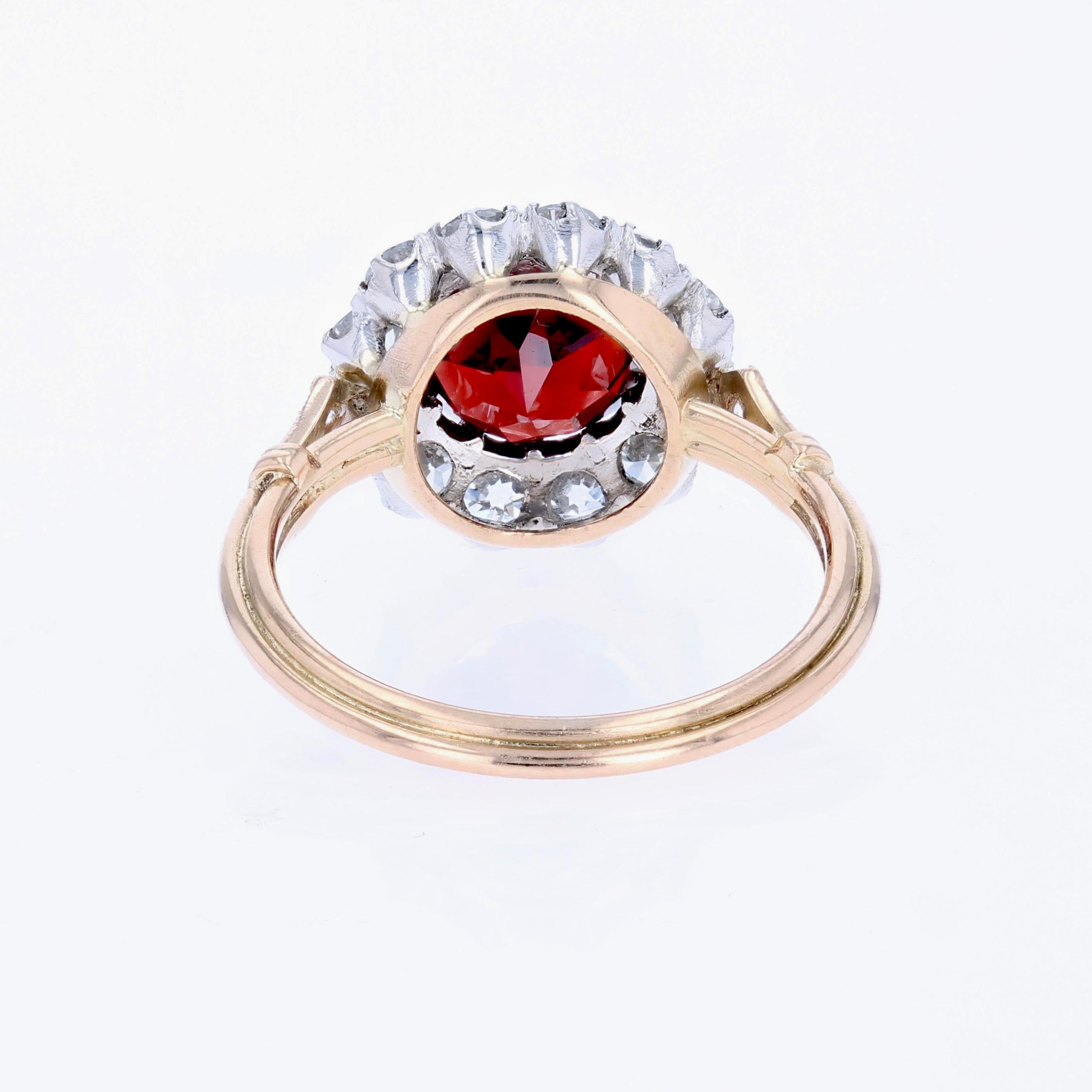 Bague marguerite en or jaune 18 carats, platine, grenat et diamants du 20e siècle en vente 10