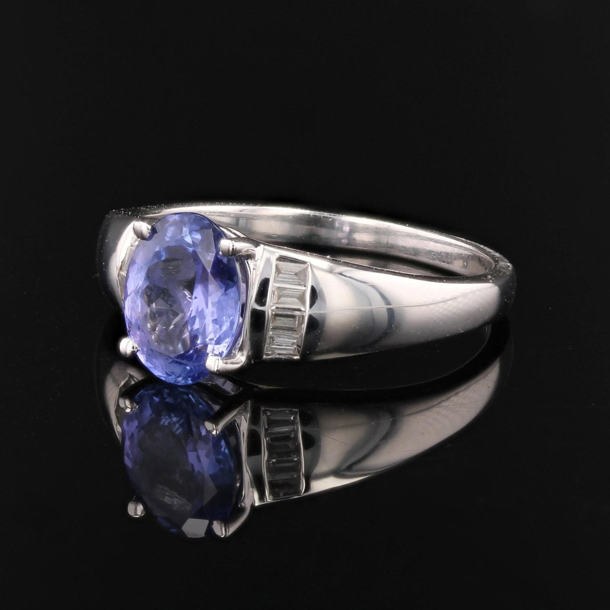 Anello moderno con diamanti di tanzanite in oro bianco da 18 carati in vendita 1