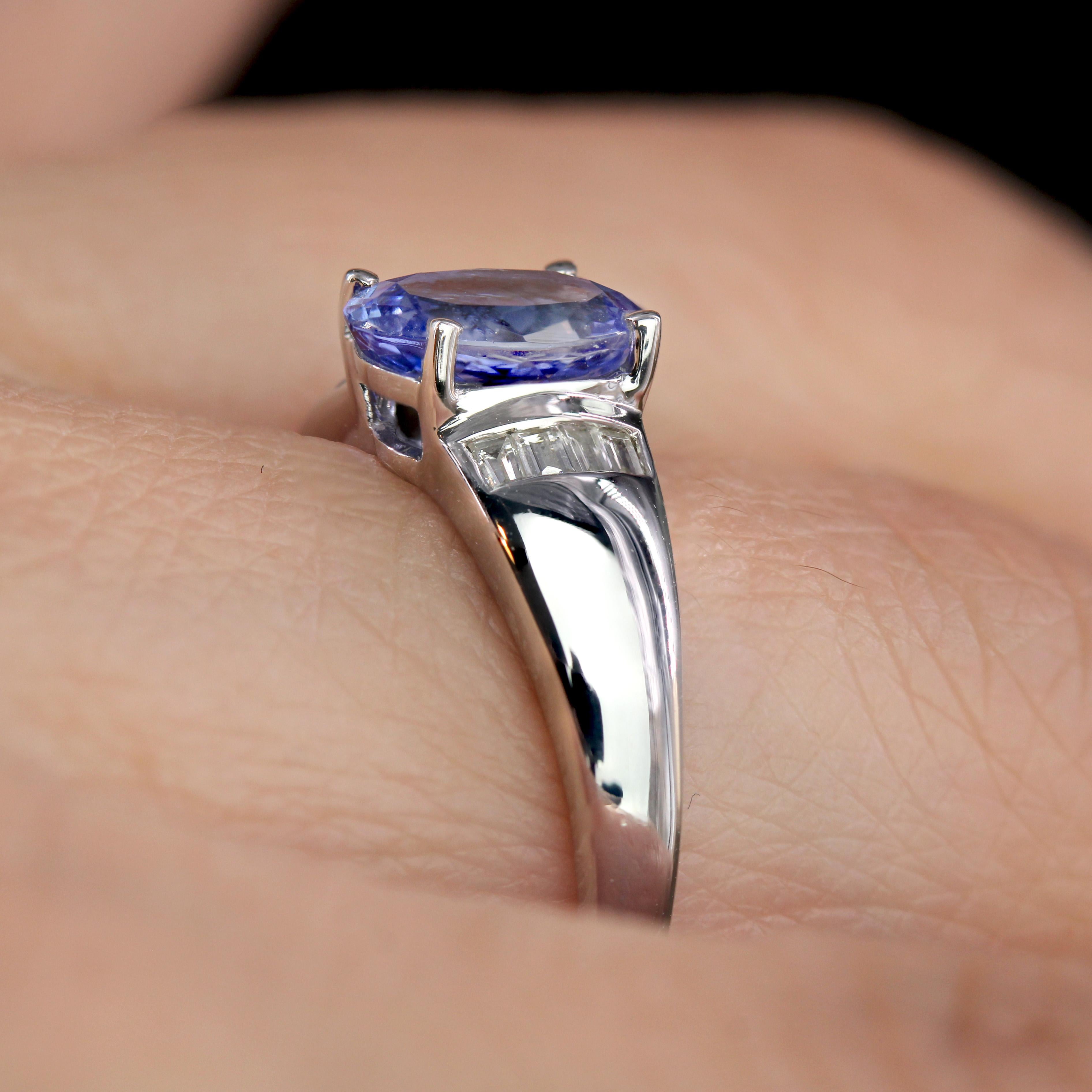 Anello moderno con diamanti di tanzanite in oro bianco da 18 carati in vendita 6