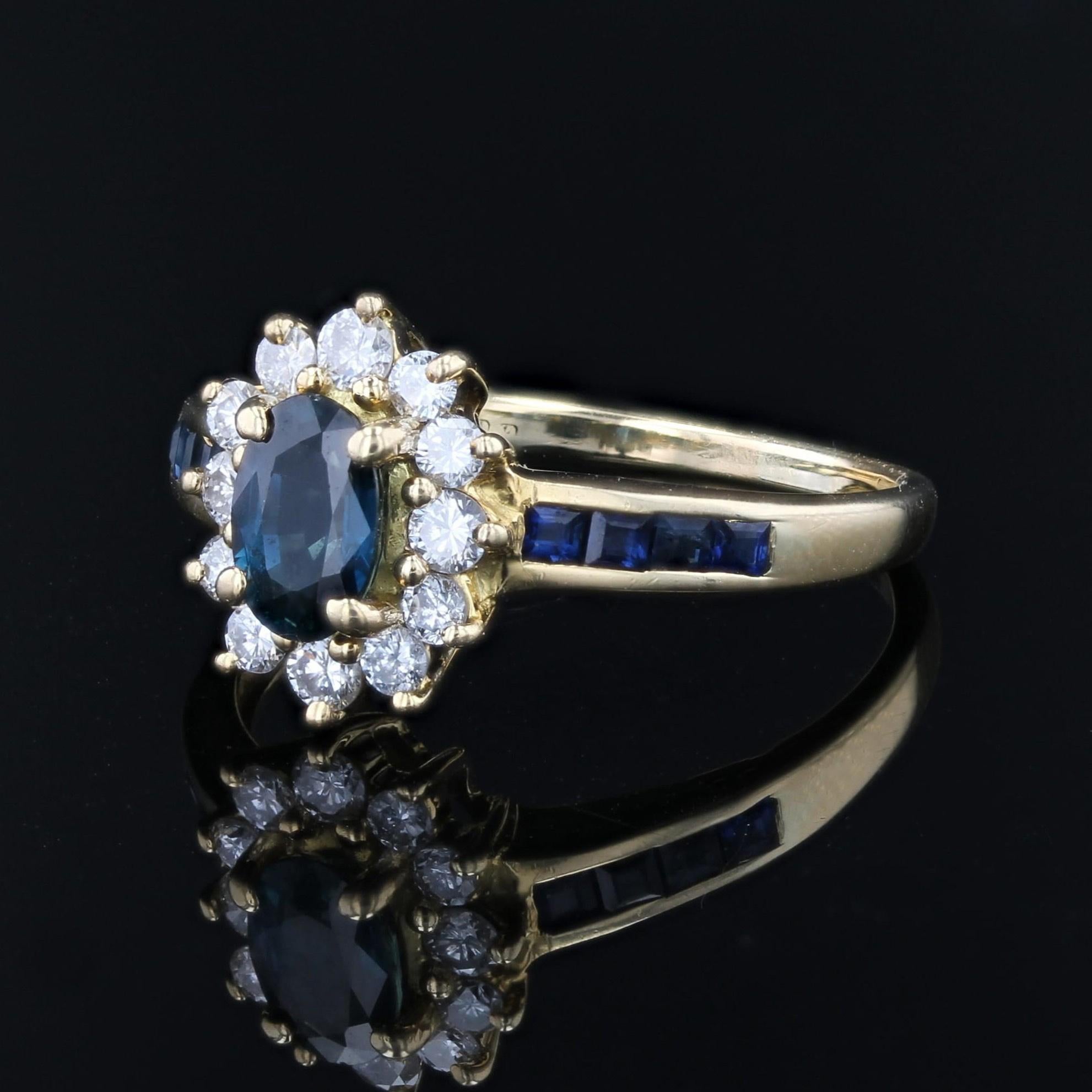 Bague marguerite moderne en or jaune 18 carats avec saphirs et diamants en vente 1
