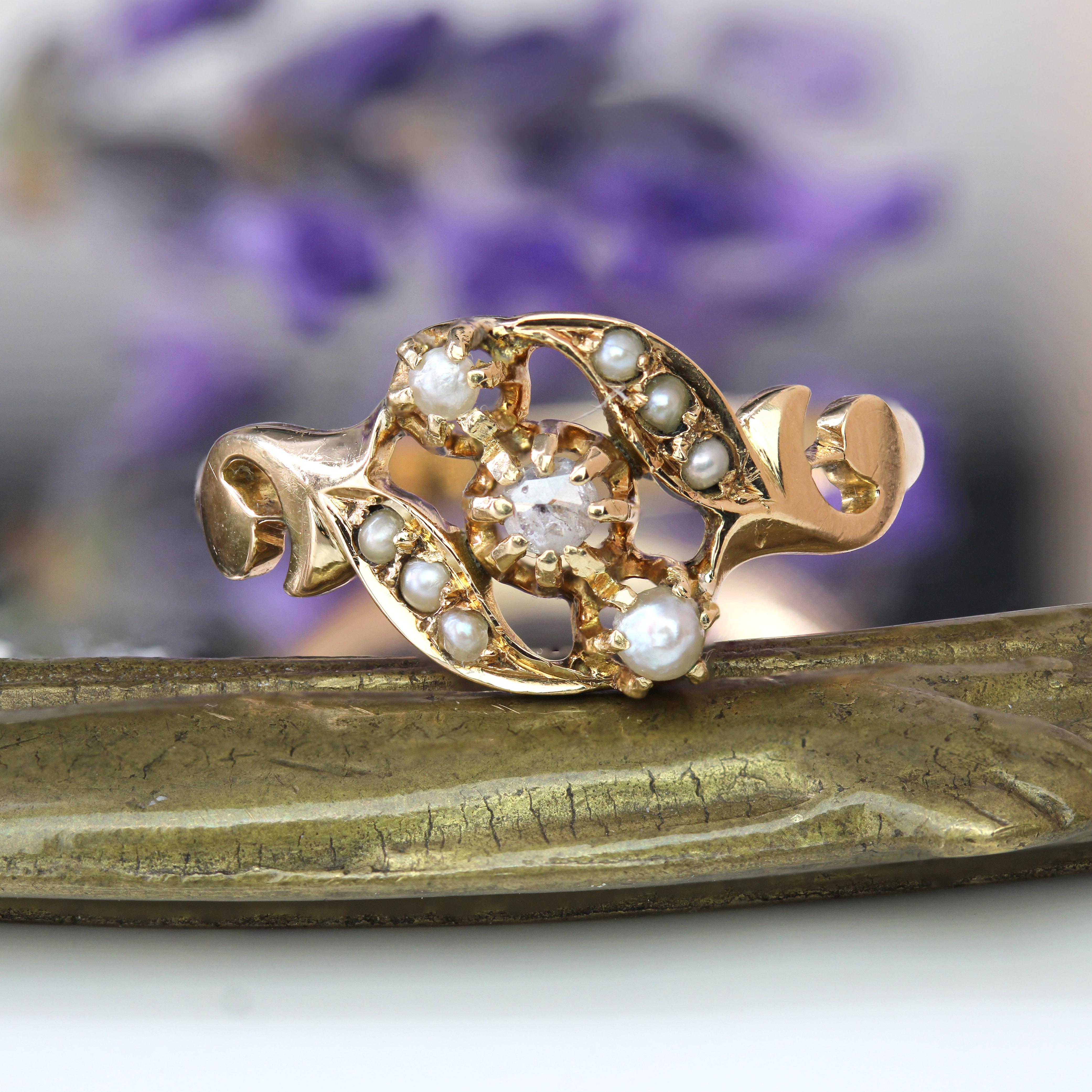 Napoléon III Bague française du 19ème siècle en or rose 18 carats, perles fines et diamants en vente
