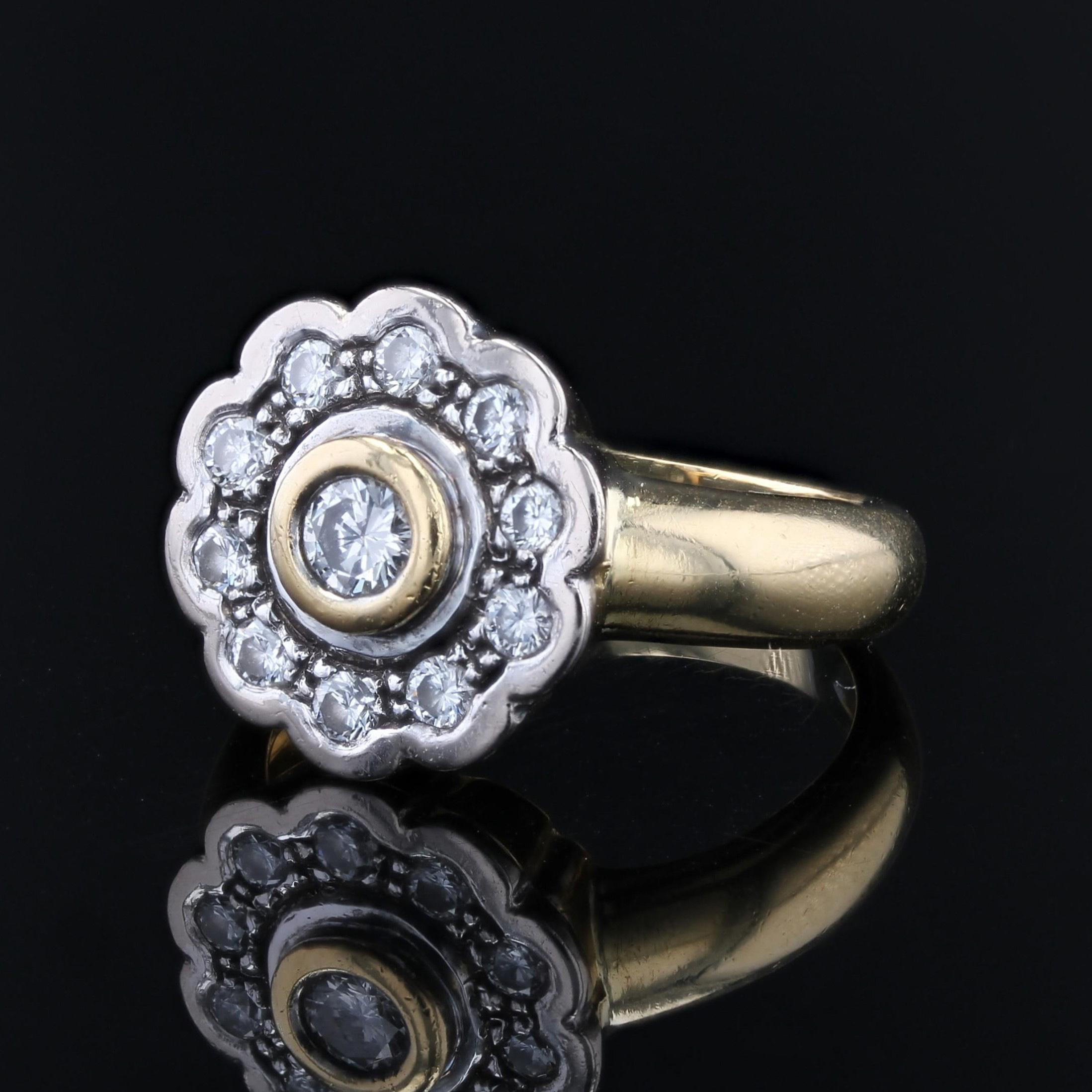 Modern Diamonds Bague marguerite en or jaune blanc 18 carats en vente 1