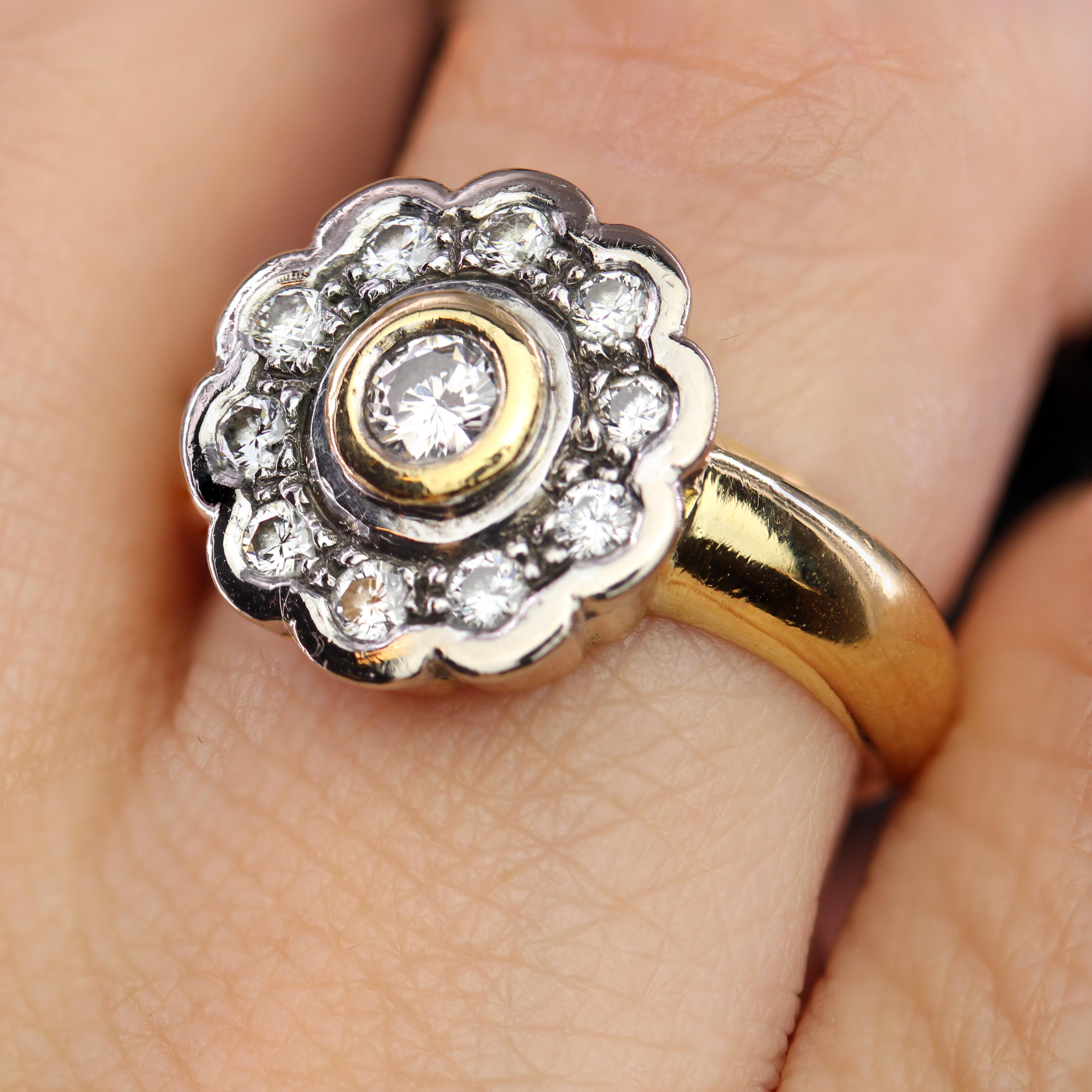 Modern Diamonds Bague marguerite en or jaune blanc 18 carats en vente 6