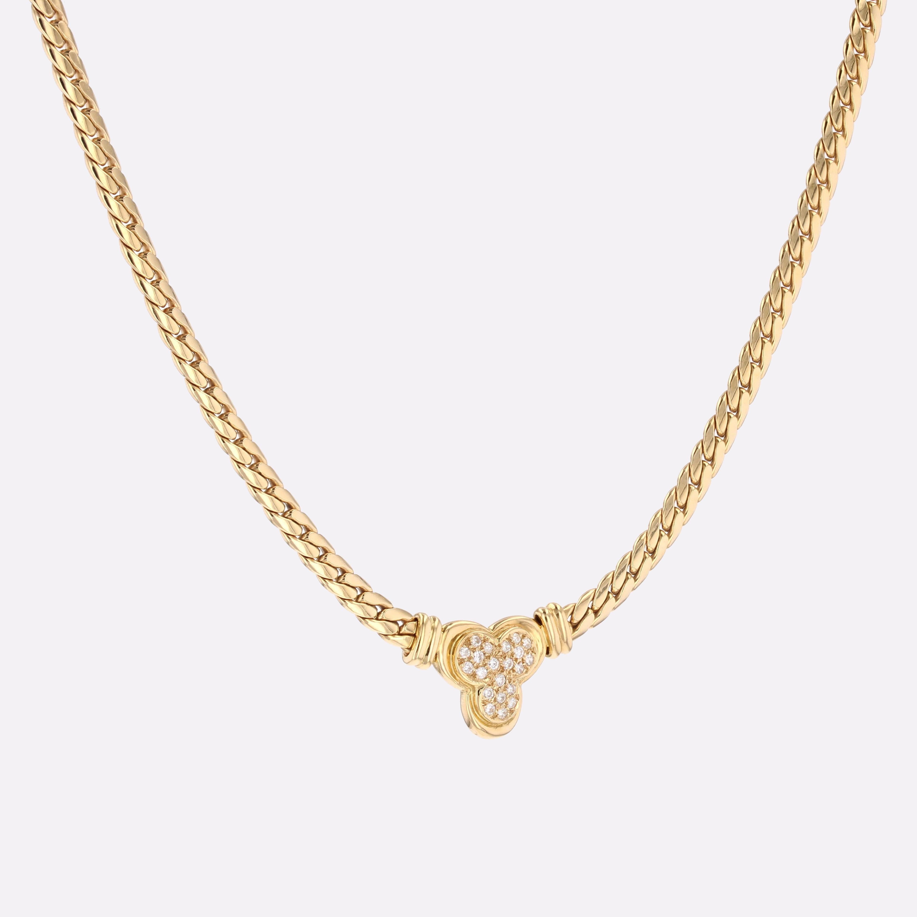 Collier trèfle en or jaune 18 carats avec diamants modernes français Bon état - En vente à Poitiers, FR