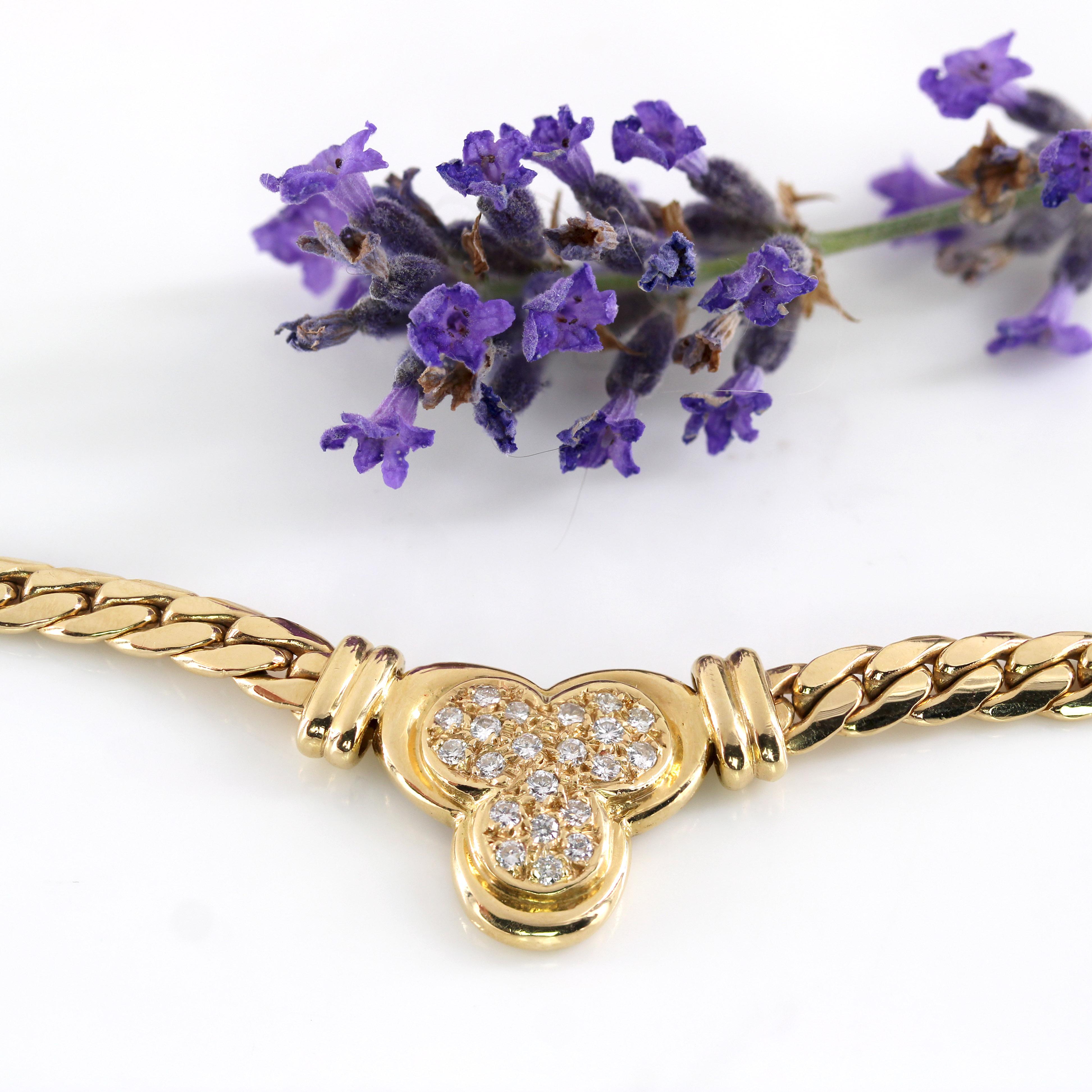 Moderne Collier trèfle en or jaune 18 carats avec diamants modernes français en vente