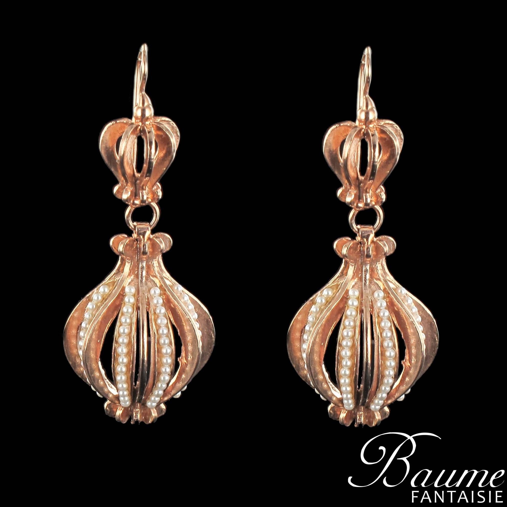 For pierced ears.

Pair of earrings in vermeil, silver and rose gold.

Pendant earrings are set by pearl. The clasps are goosenecks with safety hooks. 

Height: 6 cm, maximum width : 2,2 cm.
Total weight : 19,1 g approximately.

New jewel by Italian