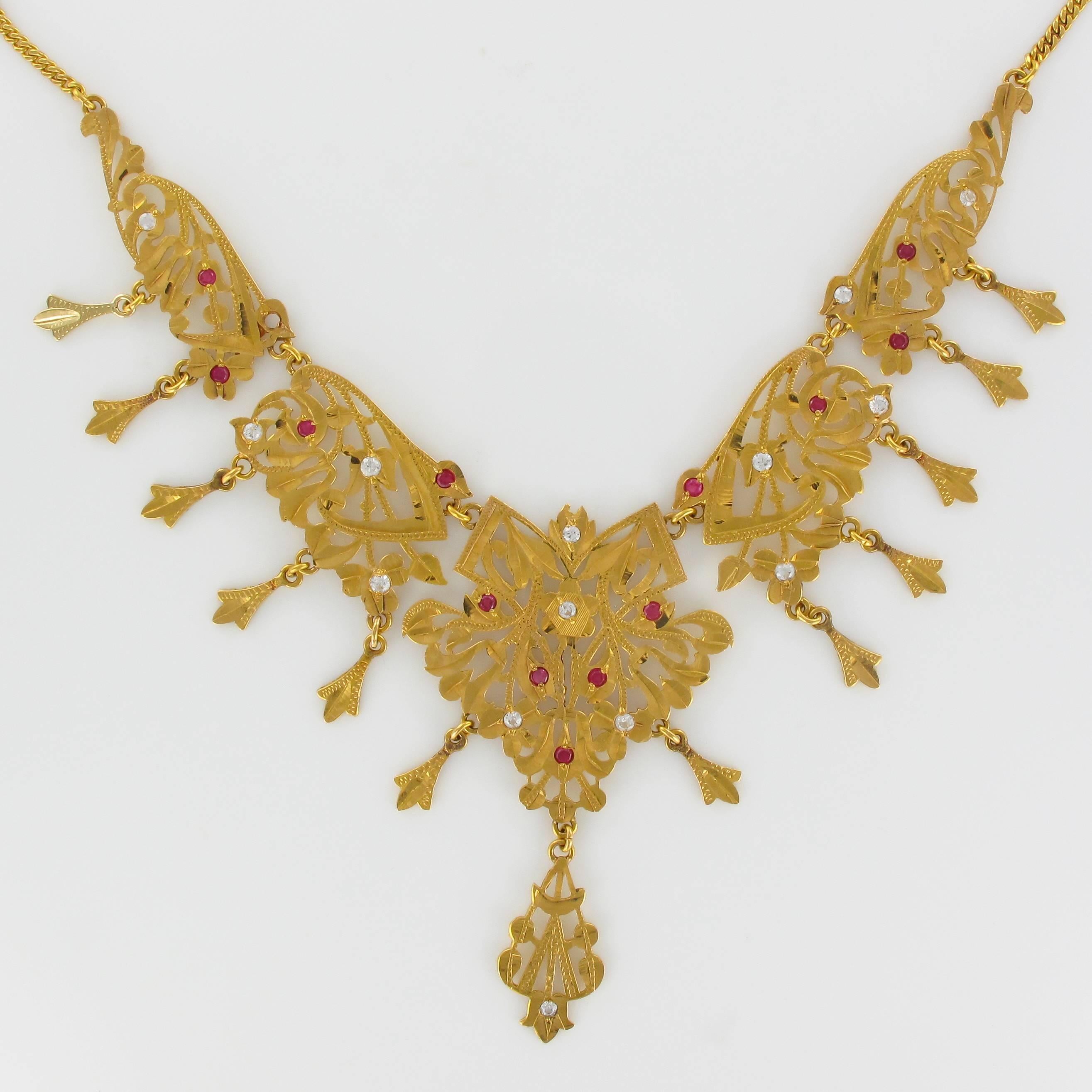 1970s Oriental Yellow Gold Necklace In Excellent Condition In Poitiers, FR