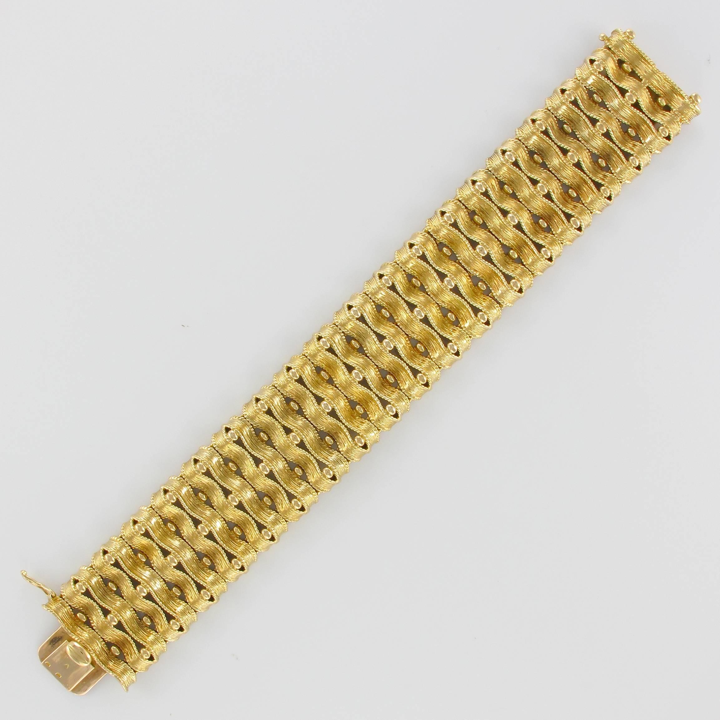 Modern 19th century French Chiseled Gold Ribbon Bracelet For Sale