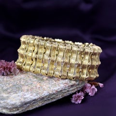 19th century French Chiseled Gold Ribbon Bracelet