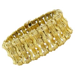 19th century French Chiseled Gold Ribbon Bracelet