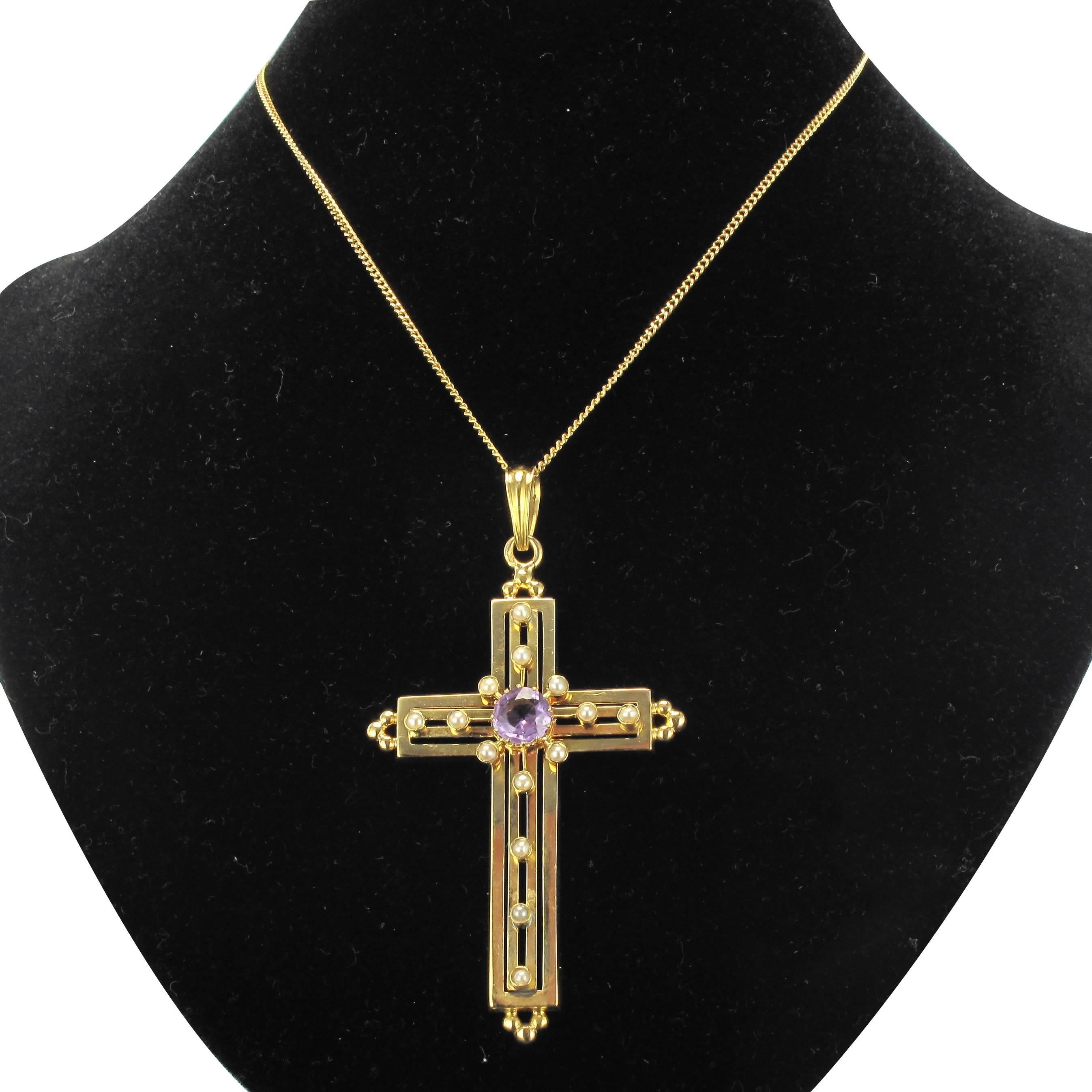 French 1900s Antique Yellow Gold Natural Pearl Amethyst Cross In Excellent Condition In Poitiers, FR