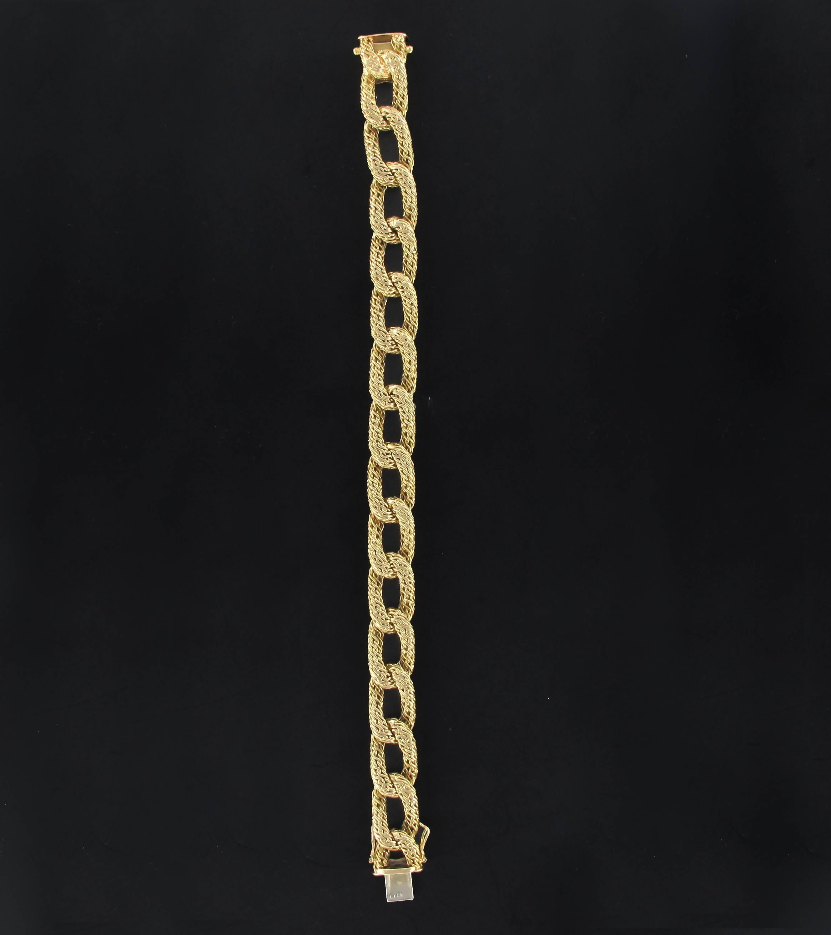 French 1960s Vintage 18 Karat Yellow Gold Chiselled Chain Bracelet For Sale 6