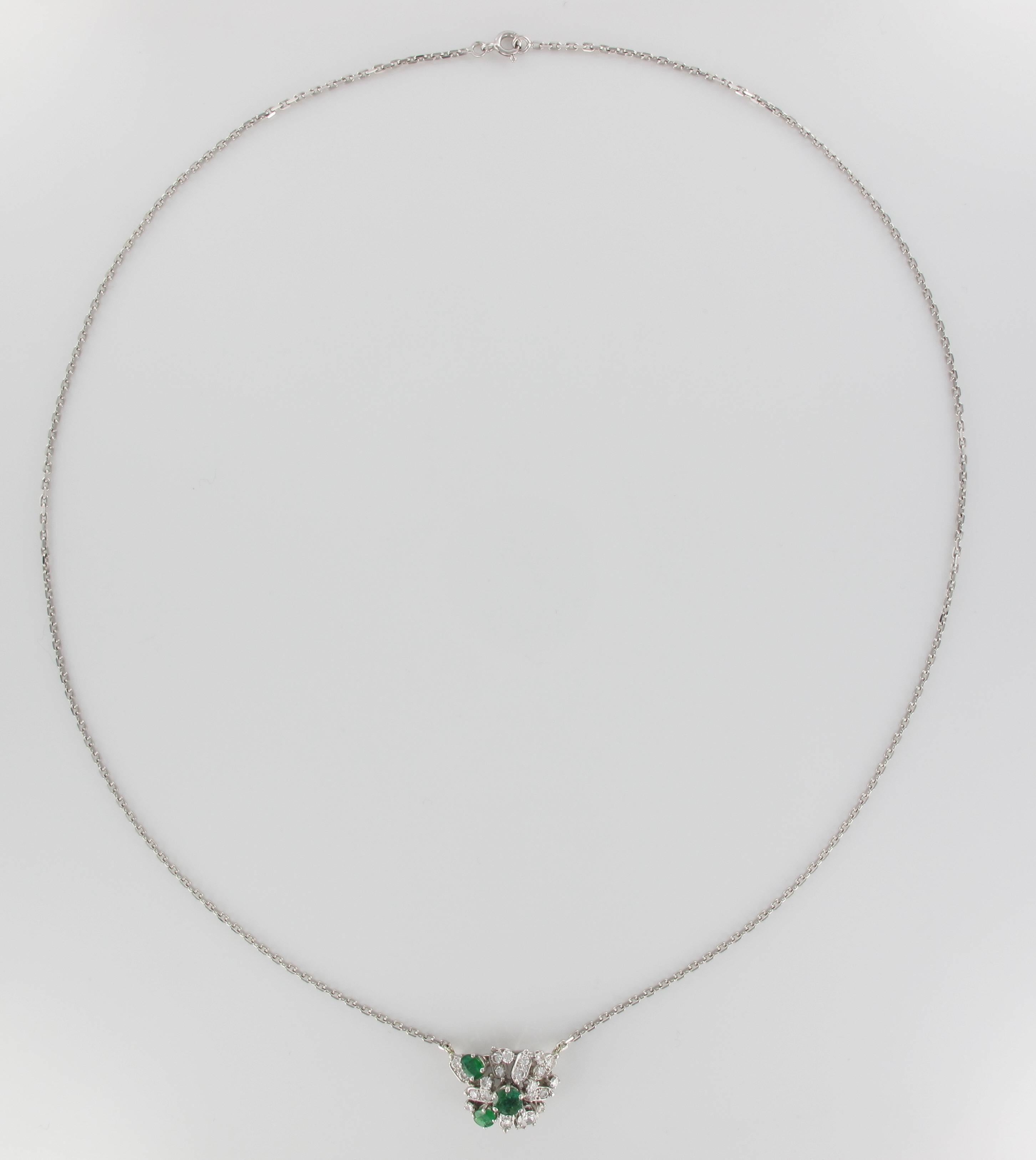 Retro French 1970s Vintage 18 Carat White Gold Diamond Emerald Chain and Pendant