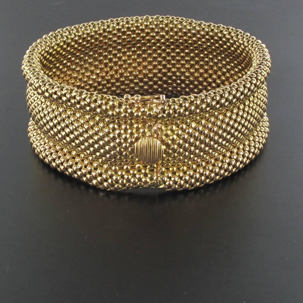 1960s French 18 Carat Yellow Gold Flexible Bracelet For Sale 3