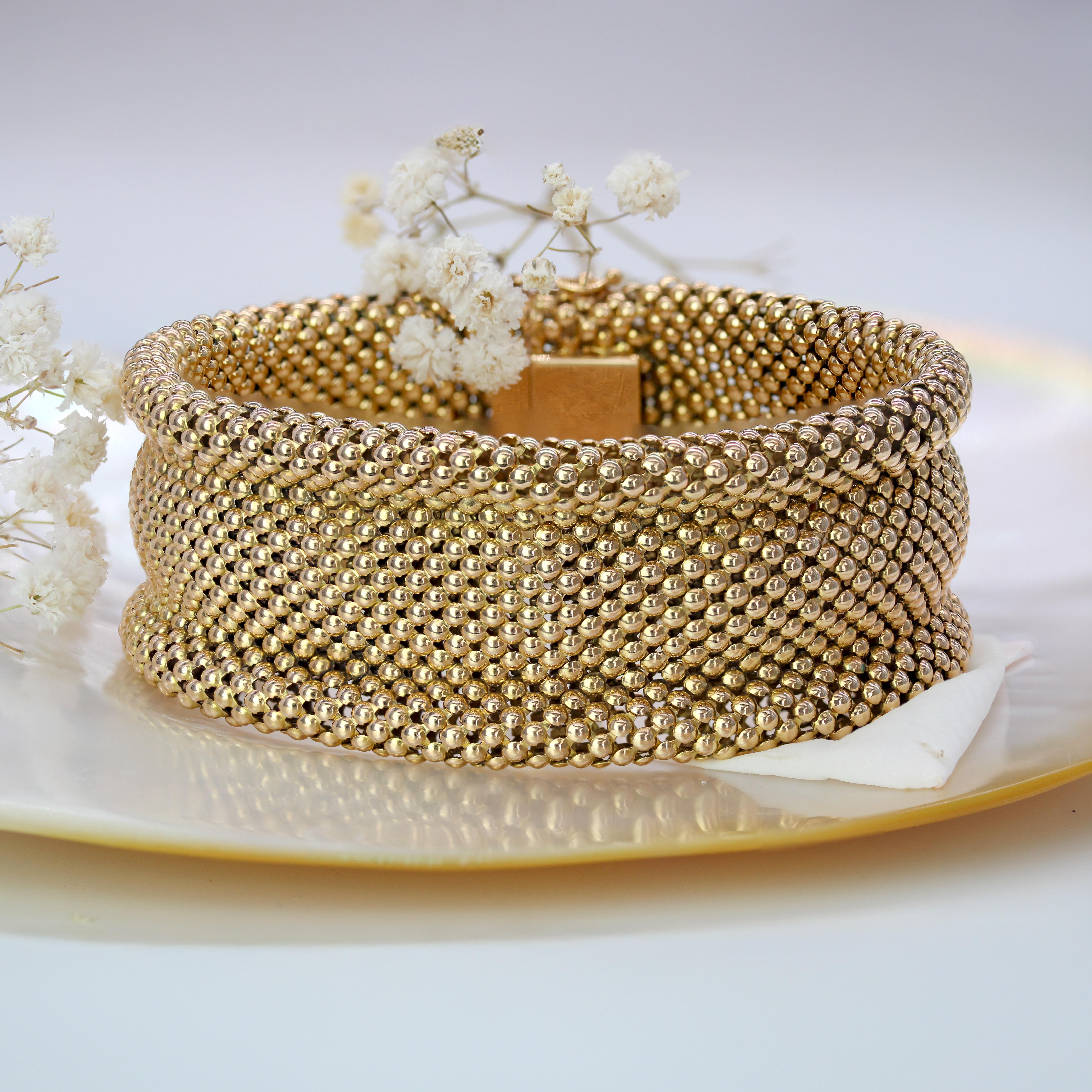 Pulsera flexible francesa de oro amarillo de 18 quilates de los años 60 Retro en venta