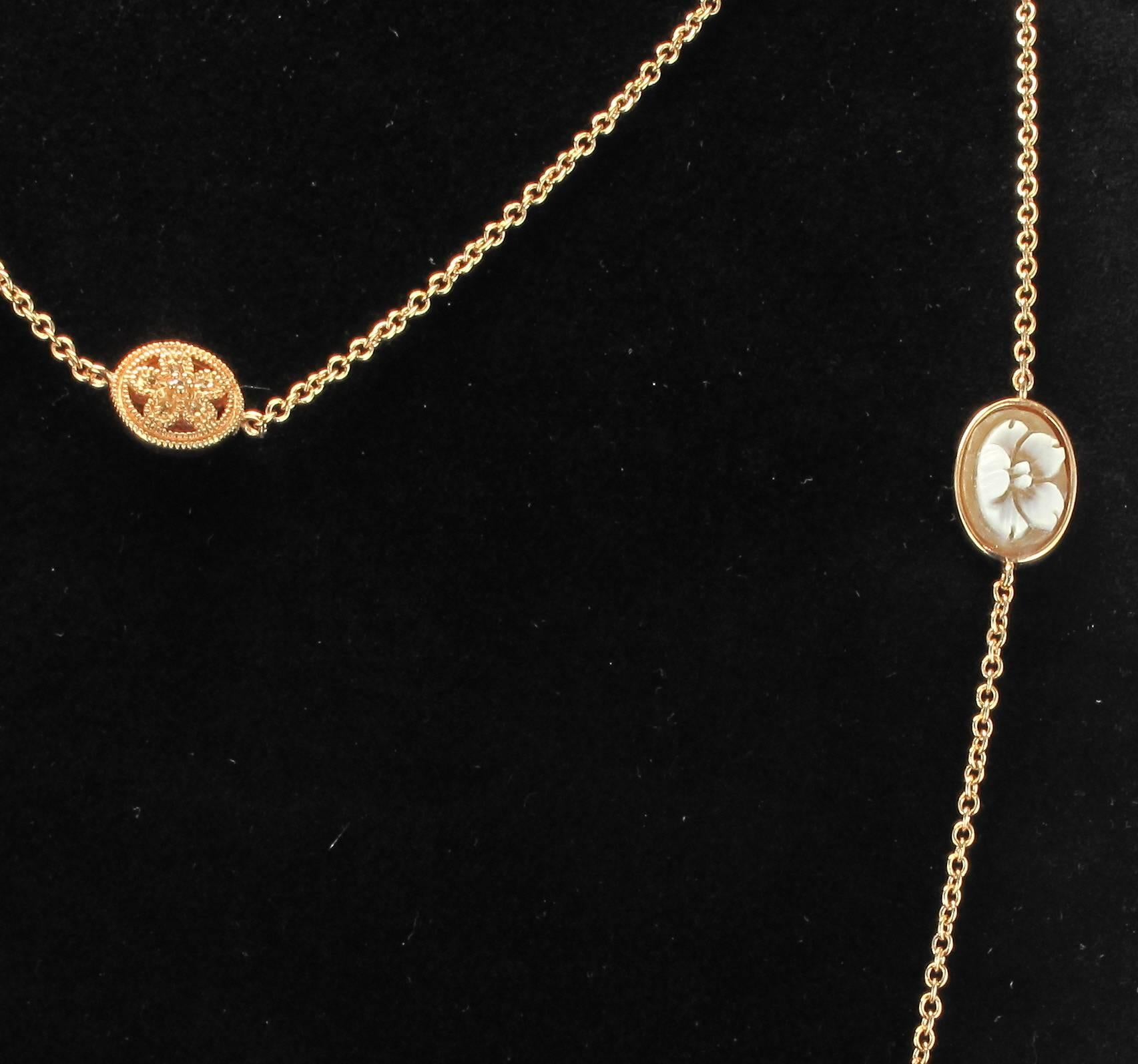 Italian Rose Vermeil Chiseled Rounded Motifs Cameo Long Necklace In New Condition In Poitiers, FR