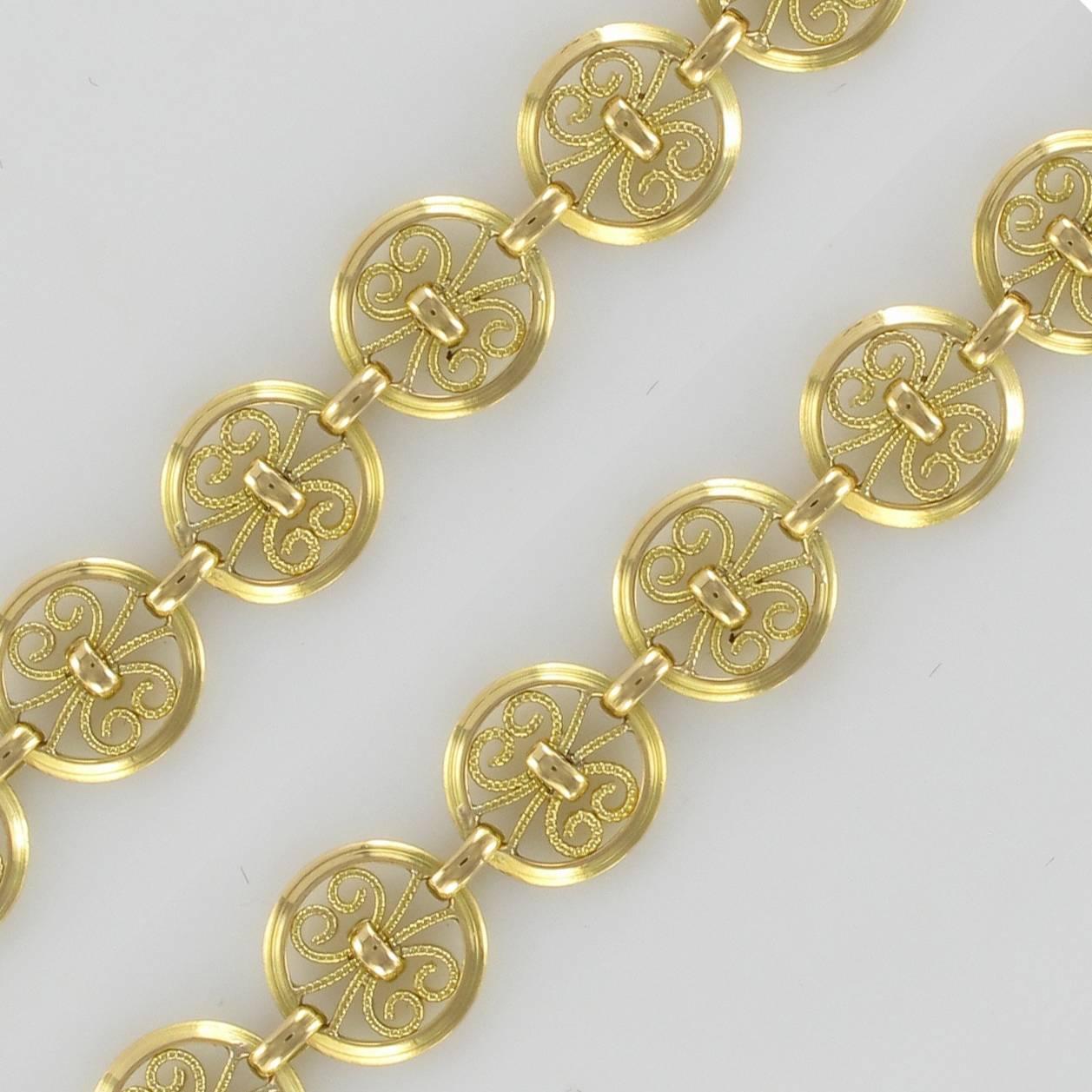Women's 1960s Retro Filigreed Openwork Round Motif 18 Karat Yellow Gold Necklace