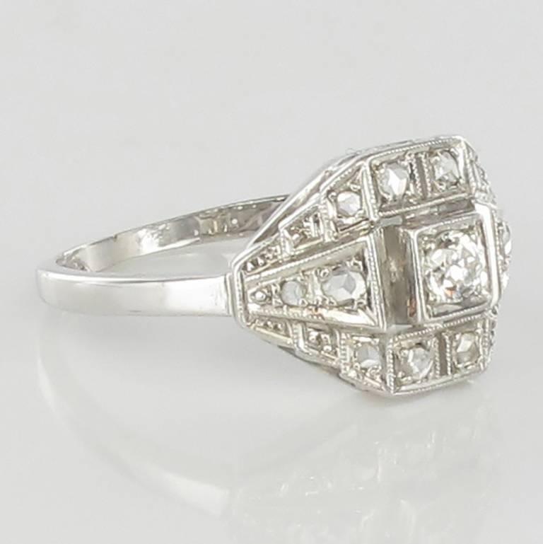 French 1930s Art Deco Platinum White Gold Diamond Ring In Excellent Condition In Poitiers, FR