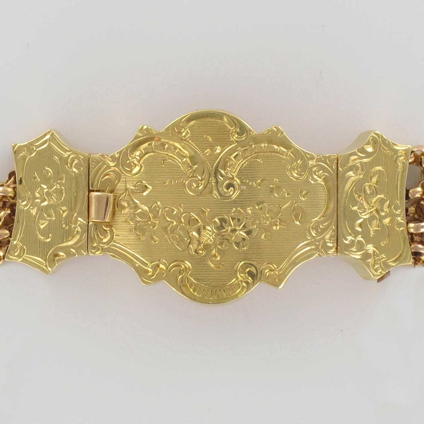 French Napoleon III 18 Karat Yellow Gold Chain Bracelet and Chiseled Clasp In Excellent Condition In Poitiers, FR