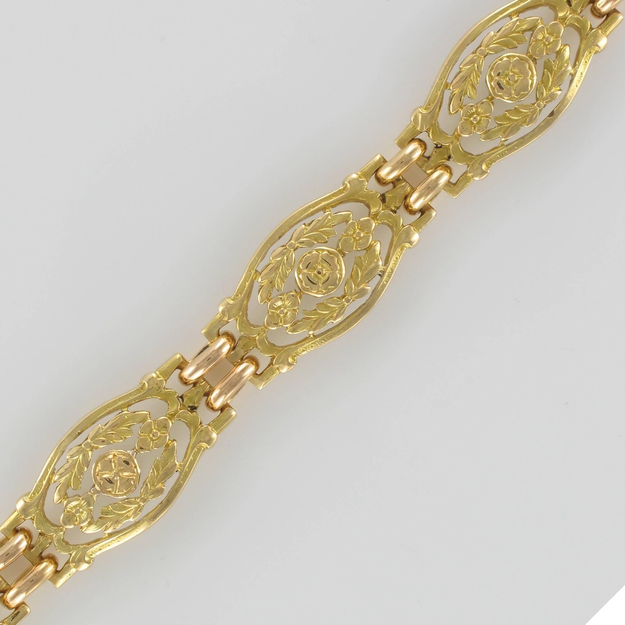 French 1900s Belle Époque 18 Karat Yellow Gold Bracelet with Floral Motifs In Excellent Condition In Poitiers, FR