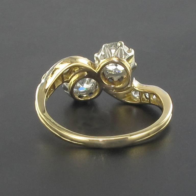 1900s Toi et Moi 1.40 Carat Diamond Yellow Gold Engagement Ring In Excellent Condition In Poitiers, FR