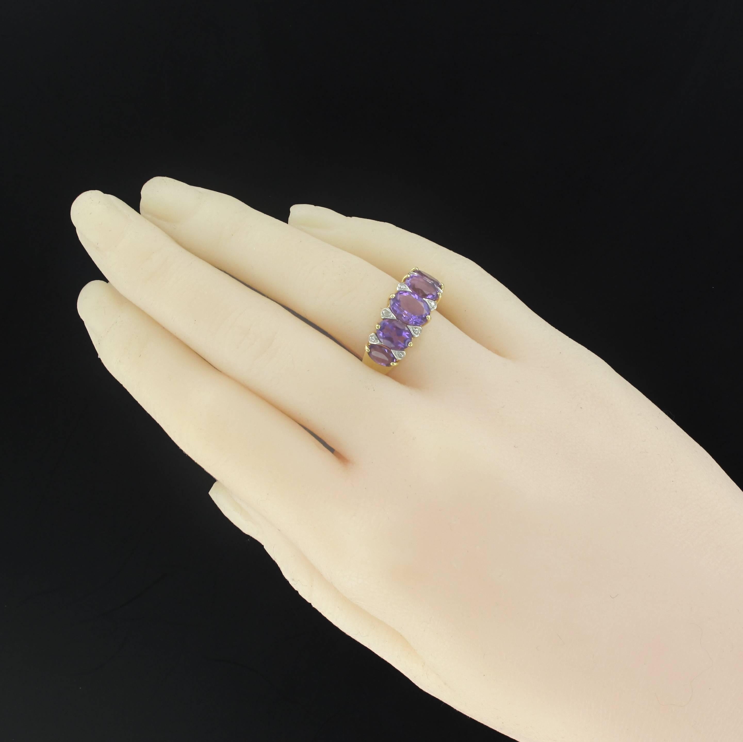 Ring in 18 carats yellow gold, eagle's head hallmark.
"Jarretière" ring, it is set with claws on its top of a drop of 5 oval amethysts separated from each other by 8 brilliant cut diamonds.
Total weight of amethysts: about 3 carats, total
