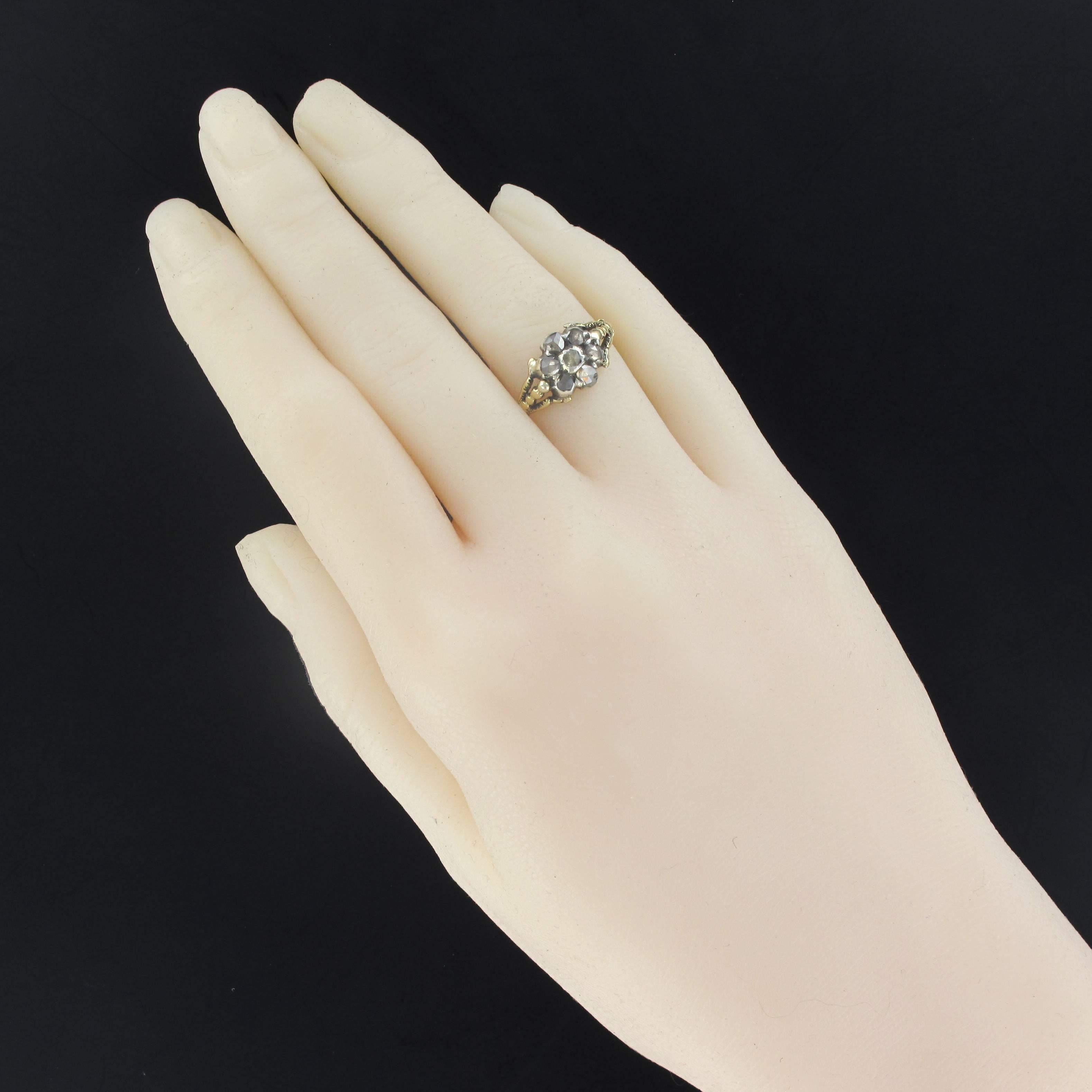 Ring in 18 carats yellow gold, owl head hallmark and silver swan hallmark.
Antique ring, it is set on silver by 6 rose cut diamonds. On both sides, the start of the ring is perforated and formed of a chiselled and beaded decoration.
Height: 9.5 mm,