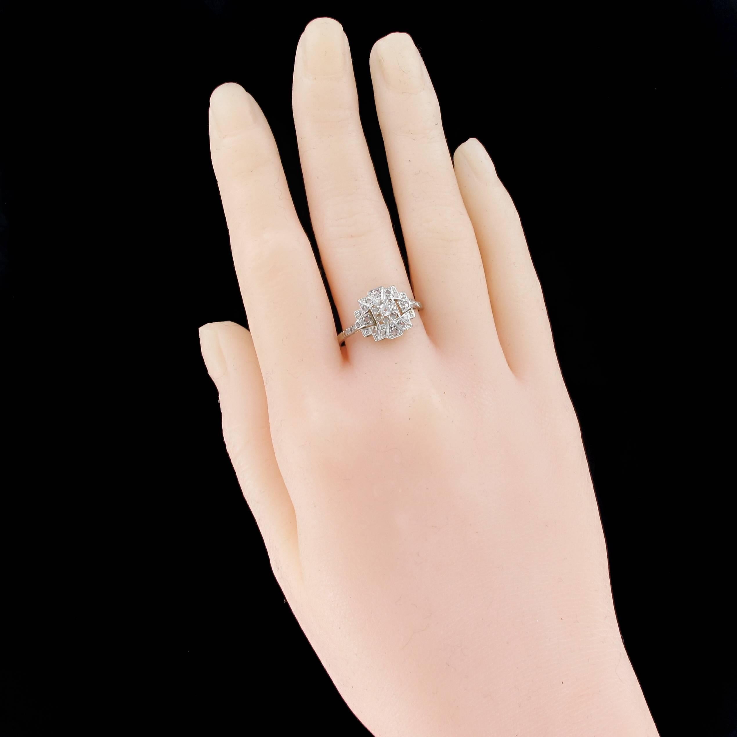 French Art Deco Platinum and White Gold Diamond Ring In New Condition In Poitiers, FR