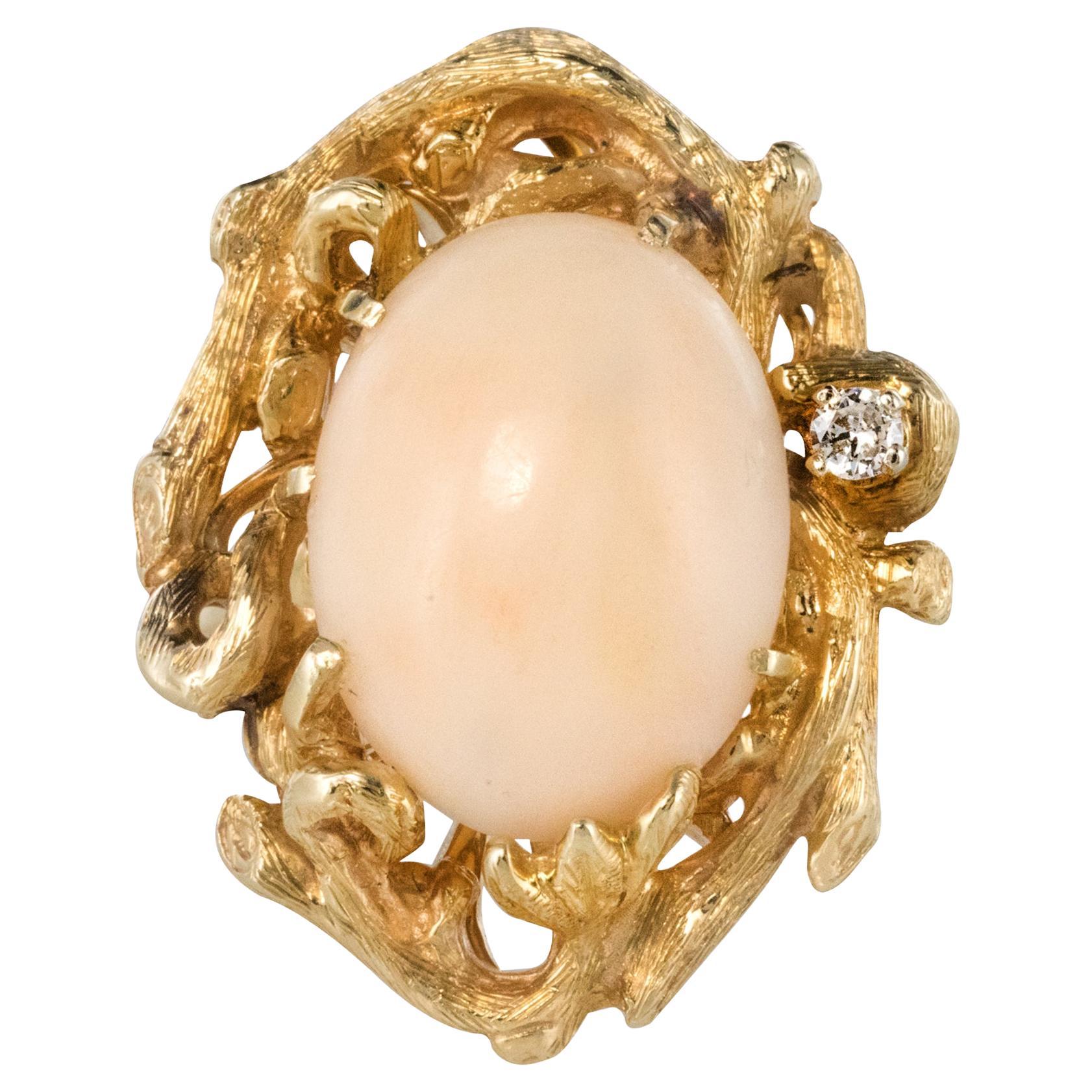 Bague Arthur King Spirit des années 1960 en or jaune 14 carats, en peau d
ange et diamant en vente