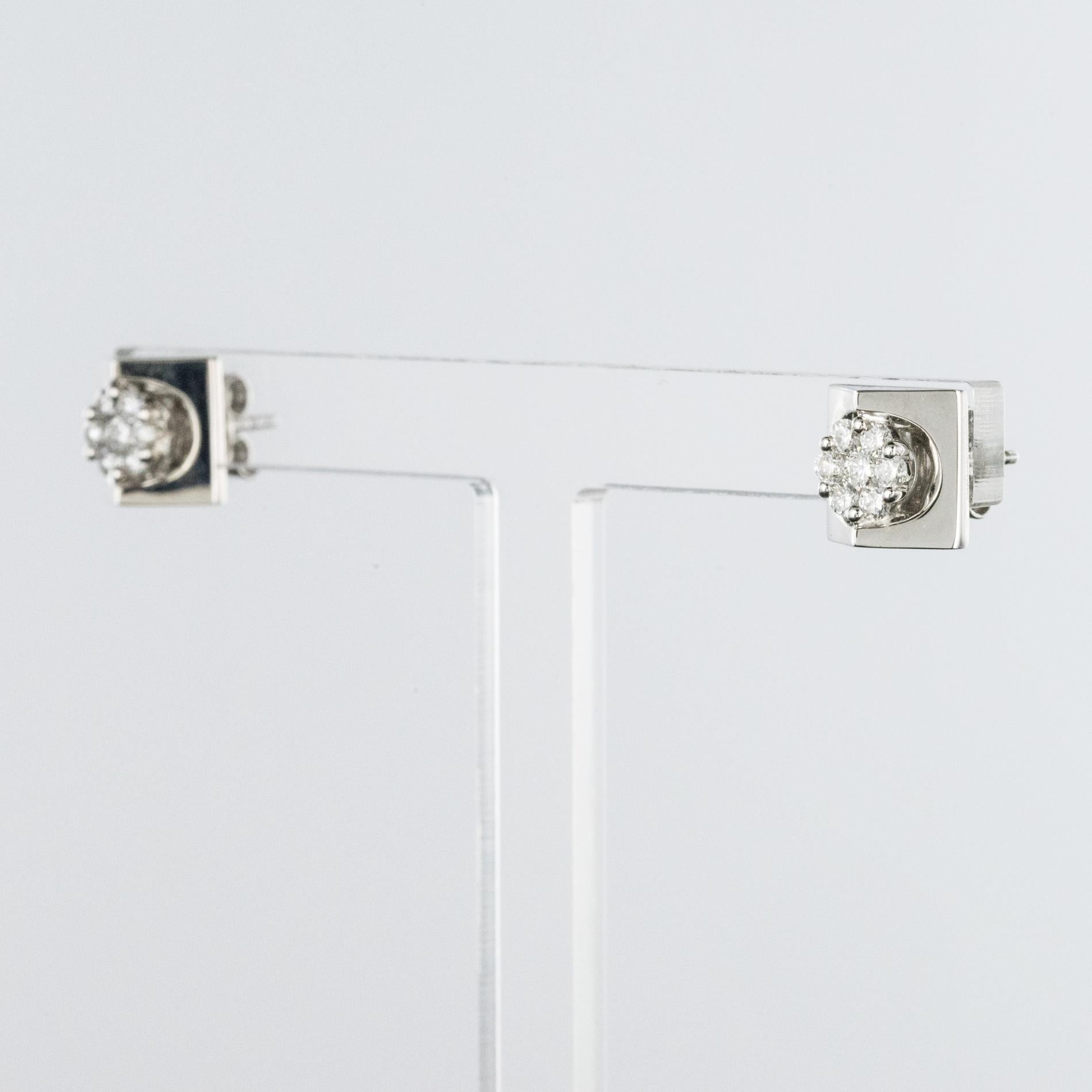Moderne Nouveau Boucles d'oreilles géométriques en or blanc 18 carats et diamant en vente