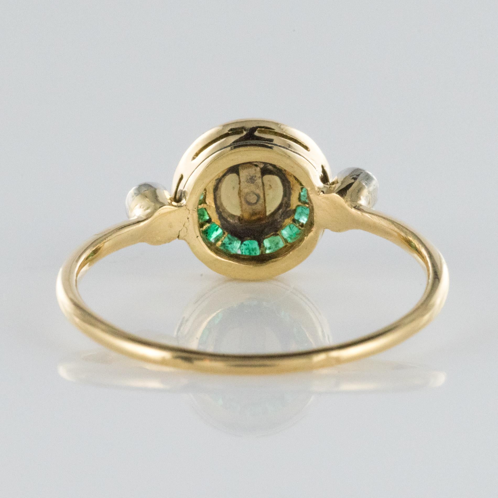 1920s Edwardian Natural Pearl Calibrated Emerald Yellow Gold Ring In Good Condition In Poitiers, FR