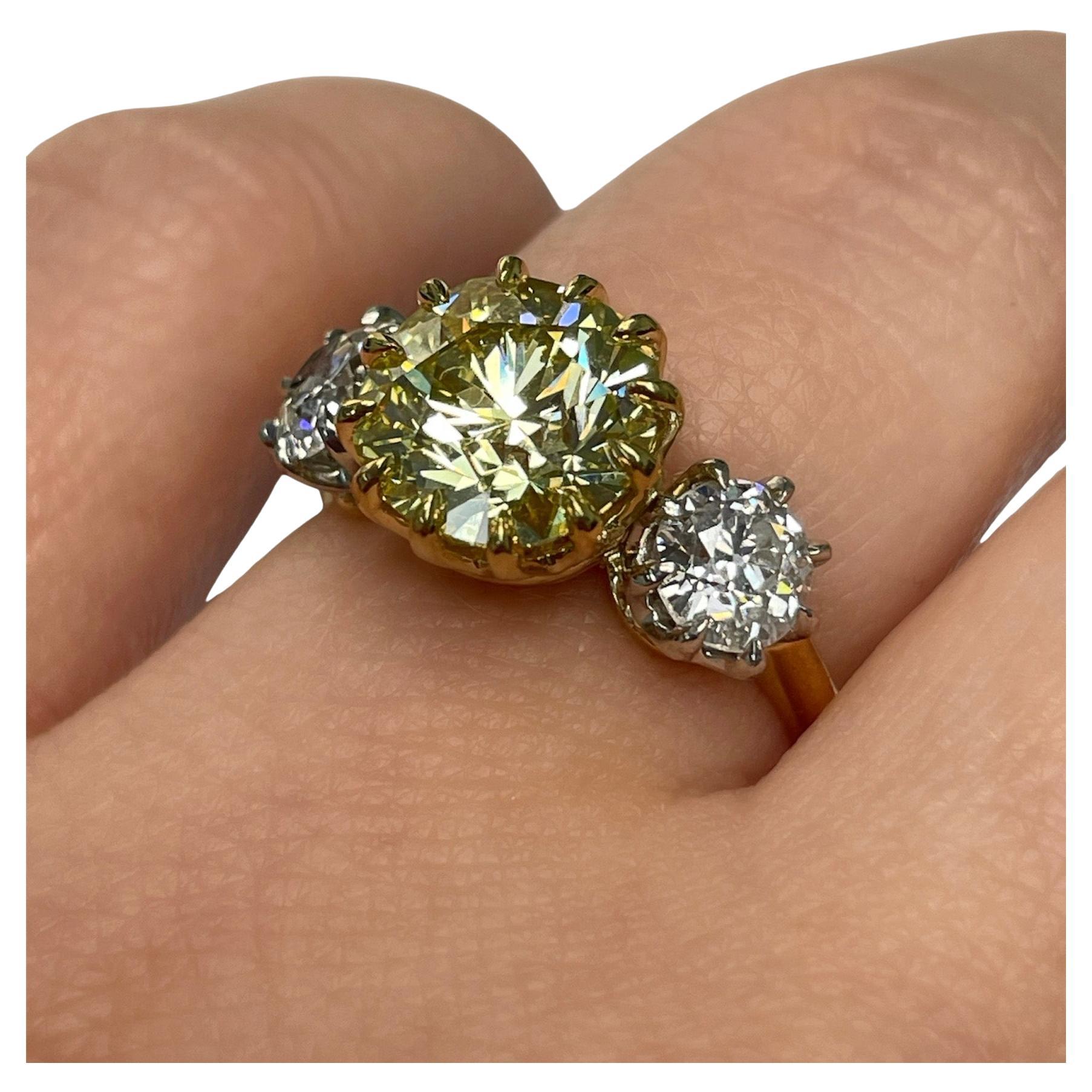 3.08 Jaune fantaisie Diamant taille brillant coussin et bague diamant taille ancienne Euro en vente
