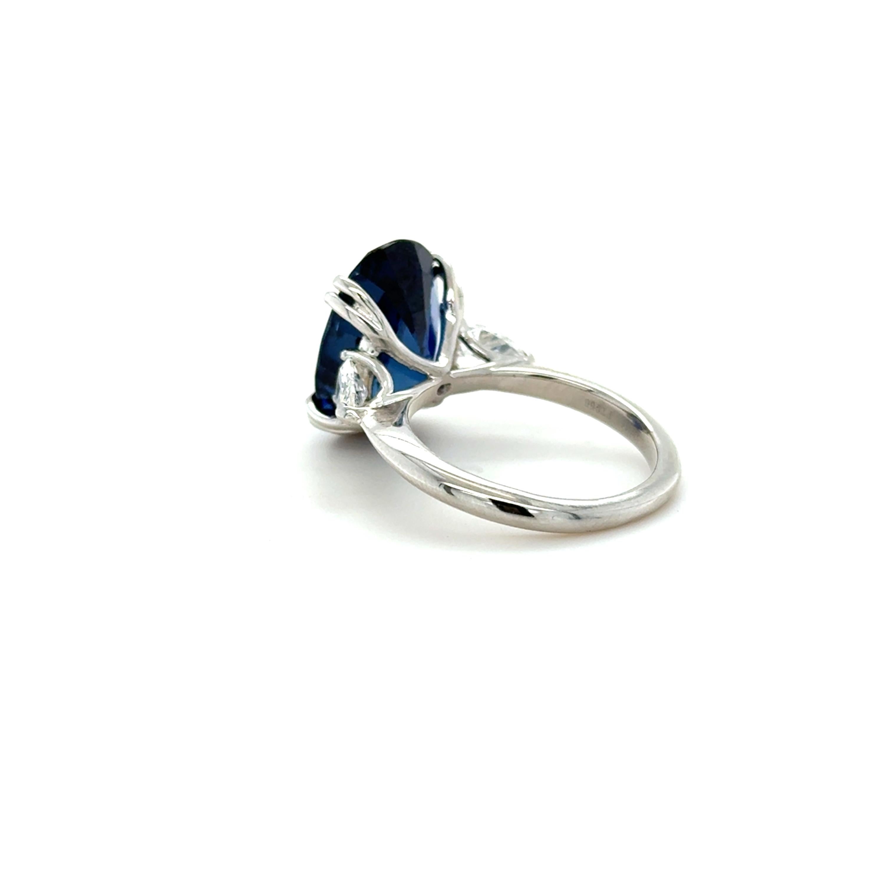 AGL zertifizierter 9,77 Karat Saphir und Diamant Ring (Ovalschliff) im Angebot