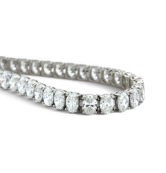 Bracciale tennis con diamanti taglio ovale da 20,56 carati