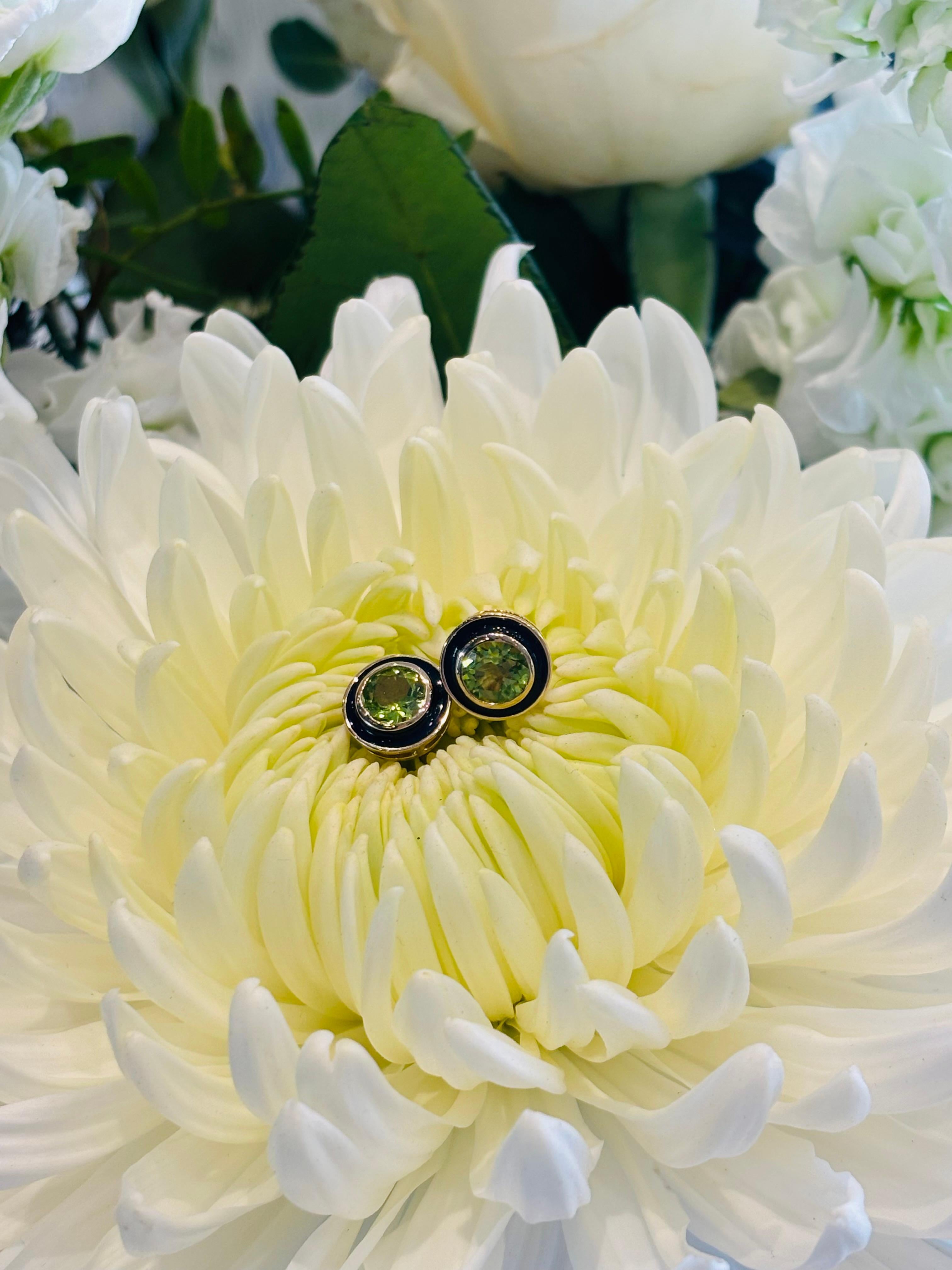 Augustine Jewell - Boucles d'oreilles péridot et émail marine en vente 3
