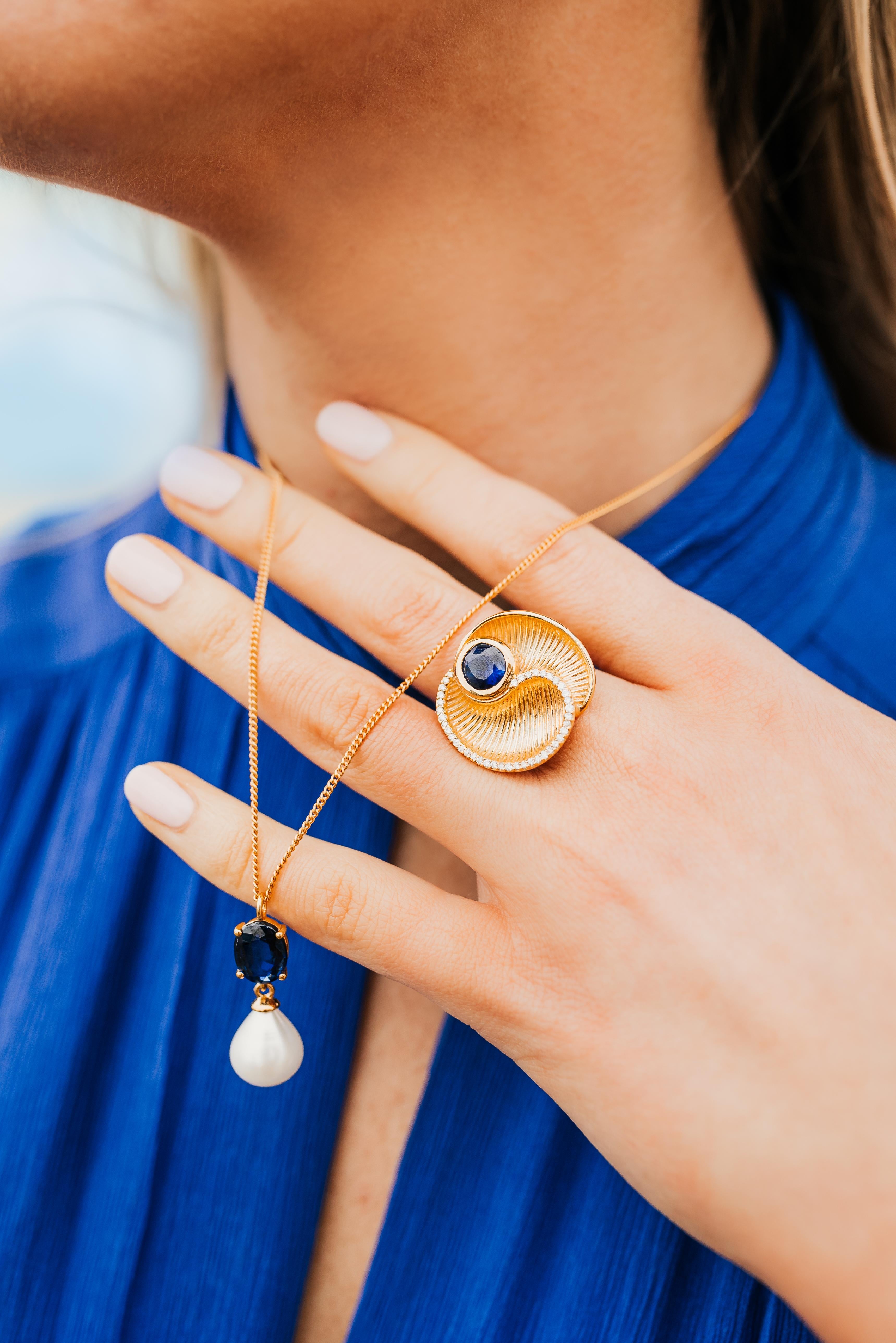 Contemporain Bague en or en forme de coquillage avec kyanite et diamant en vente