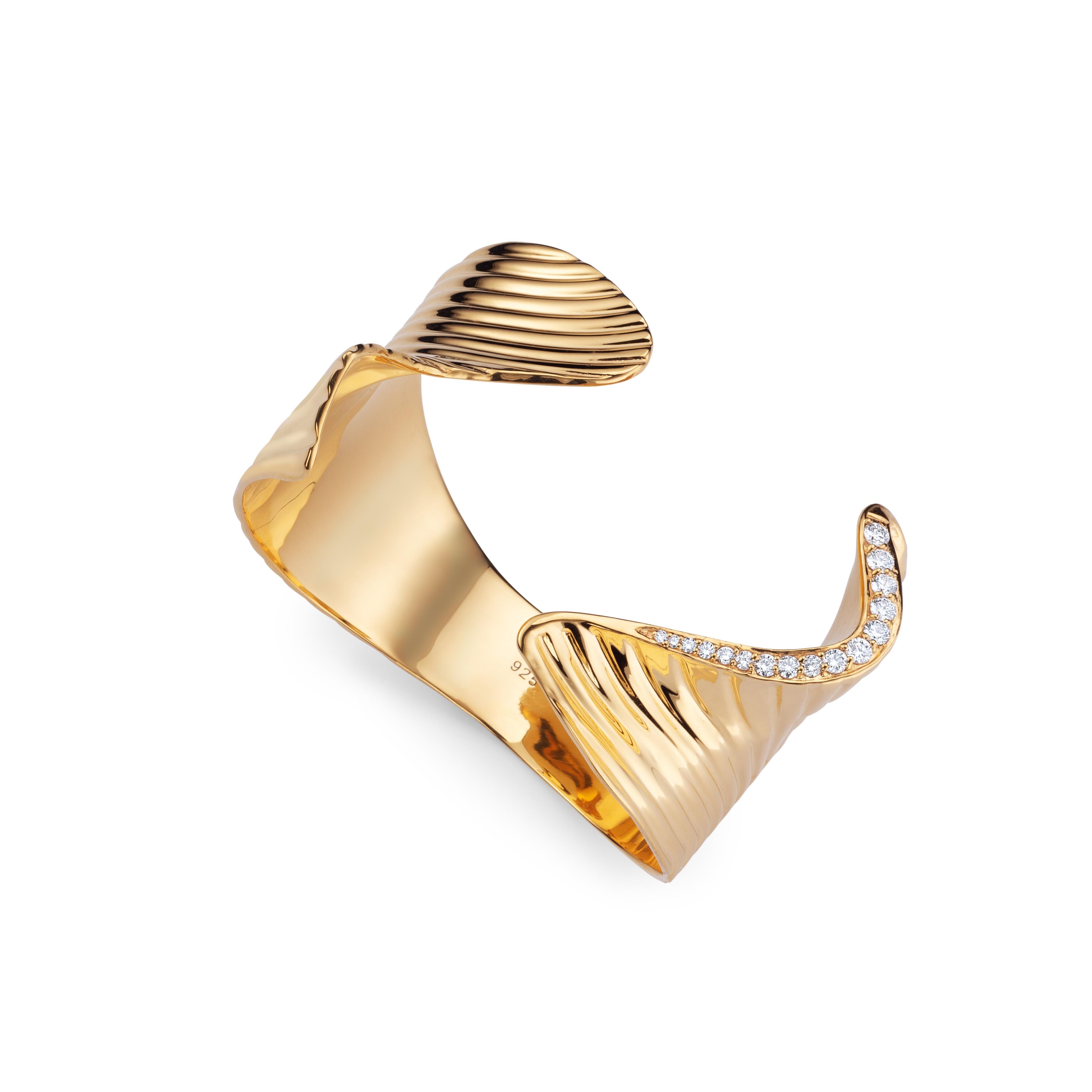 Contemporain Manchette en or avec diamant de laboratoire tourbillonnant en vente