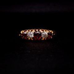 Anillo antiguo victoriano de oro amarillo de 18 quilates con 5 piedras: rubíes y diamantes de talla antigua, con un peso total de 0,71 tgw