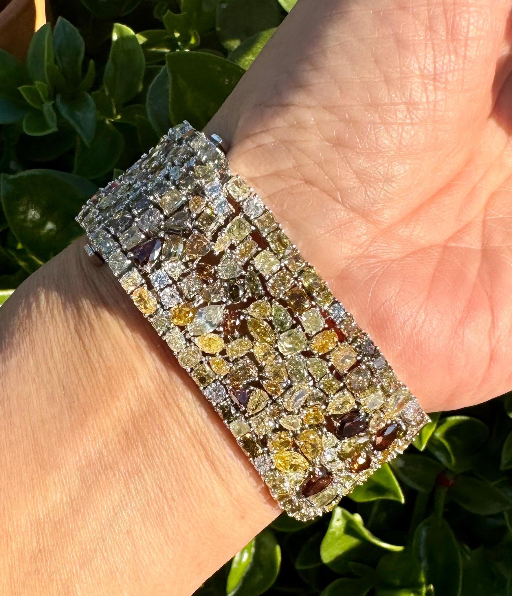 Bracelet unique fait main avec diamants multicolores 57,33 carats, 18 carats, état neuf en vente 1
