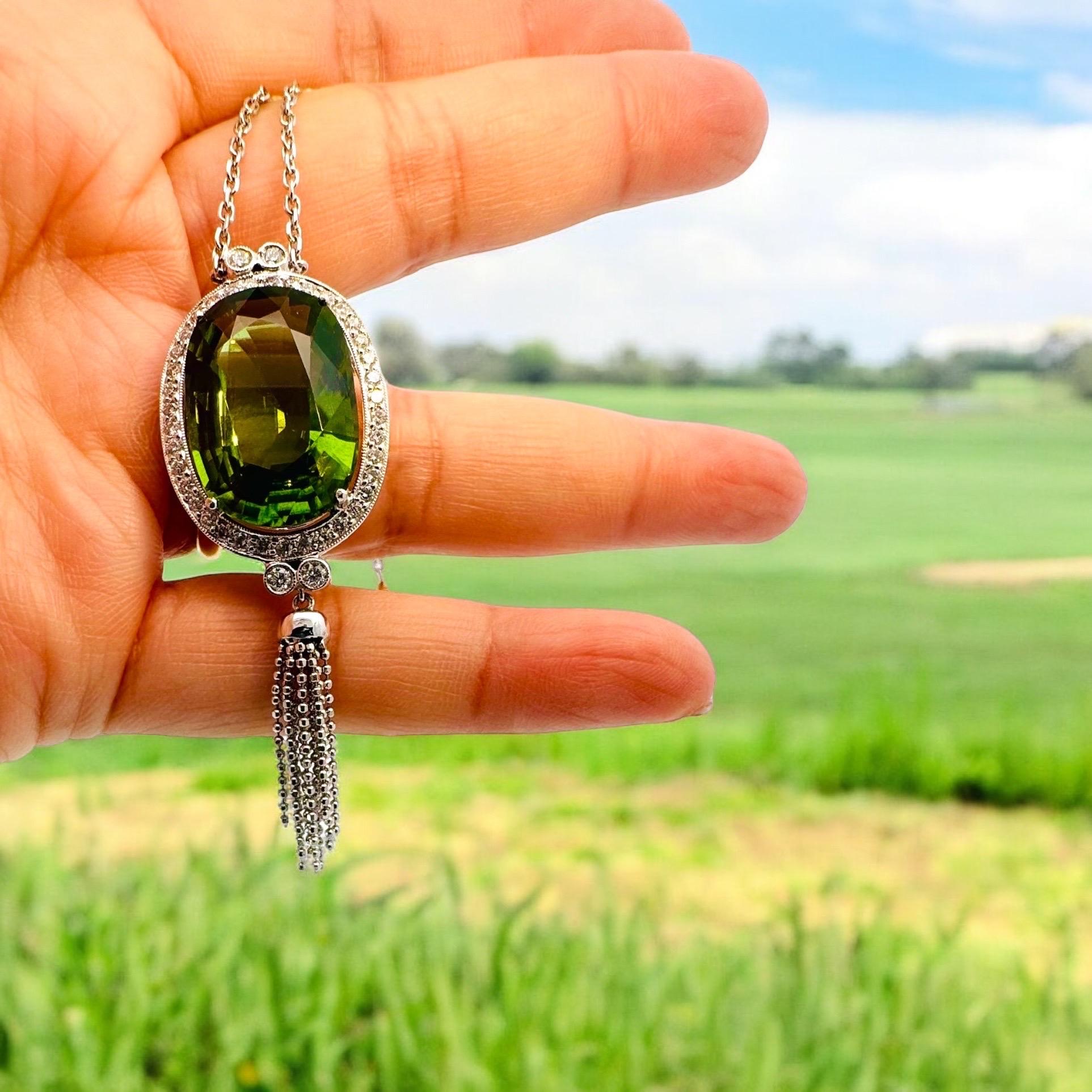 Collar de gota de peridoto y diamantes de 20,55 quilates en venta 3