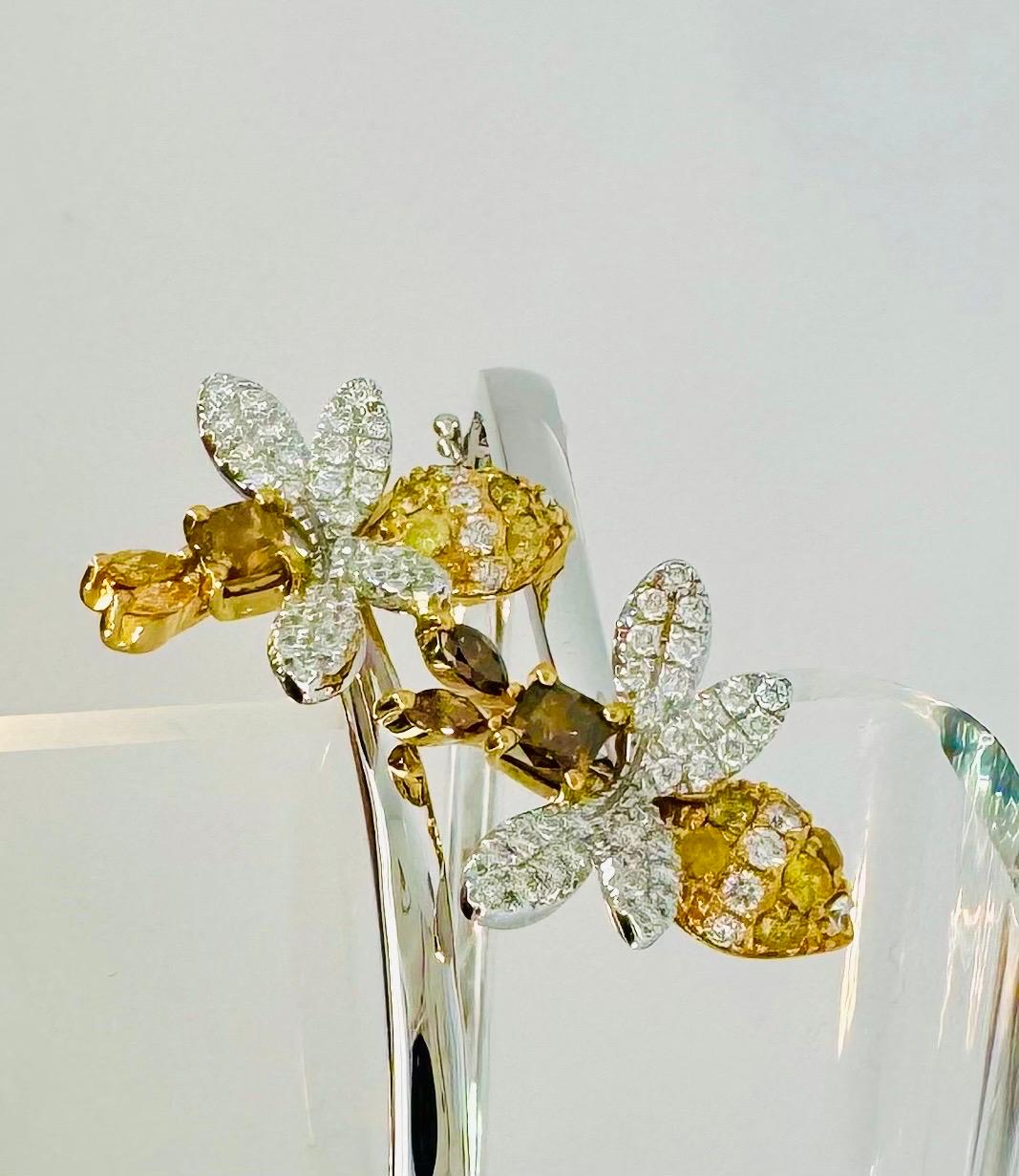 Braccialetto ape con diamanti colorati in oro 18 carati in vendita 3