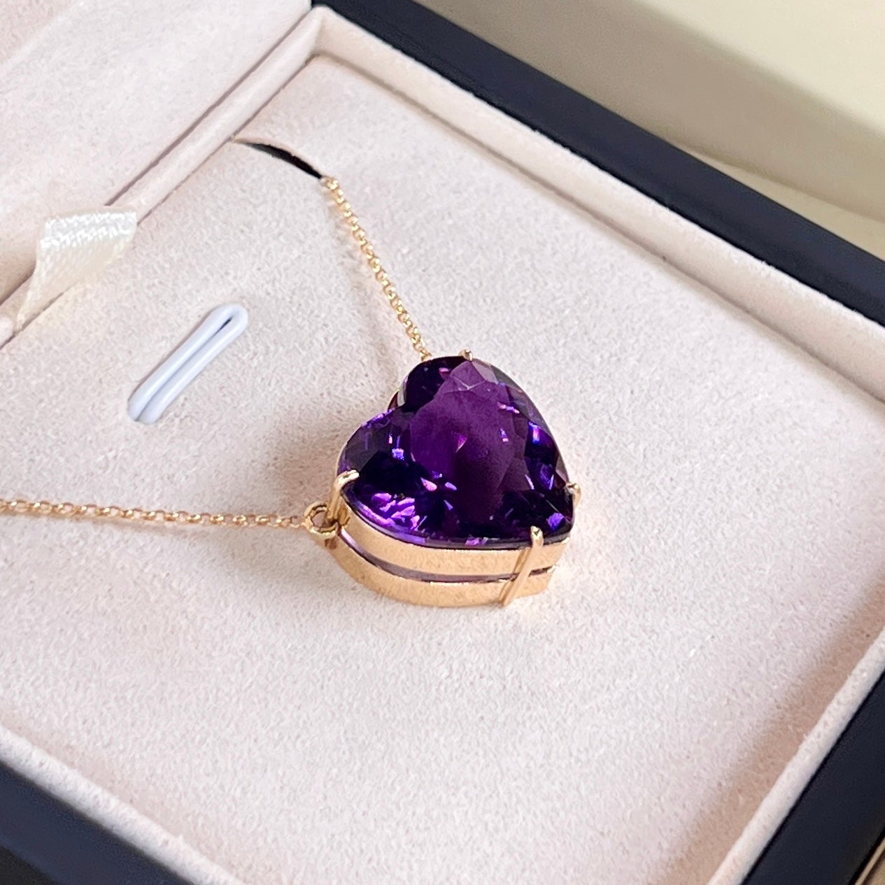 Collier en forme de cœur en améthyste  - Or jaune massif 18K en vente