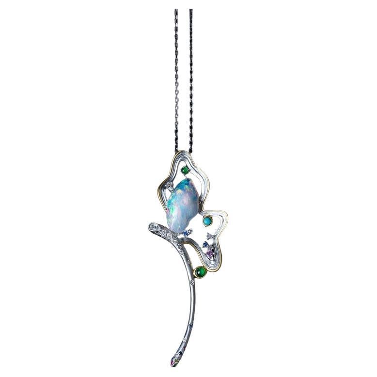 Fairy Whisper - Feueropal-Halskette aus 18 Karat Weißgold mit Diamanten, Saphiren im Angebot