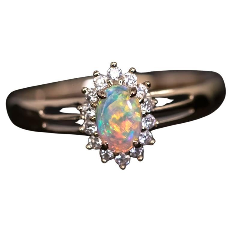 Bague de fiançailles en or jaune 14K avec diamant et opale australienne de forme ovale