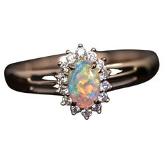 Bague de fiançailles en or jaune 14K avec diamant et opale australienne de forme ovale